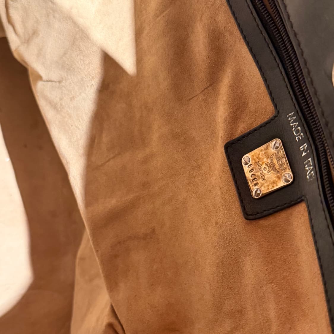 MCM 이태리 메탈로고 가죽 토트백 상품이미지5