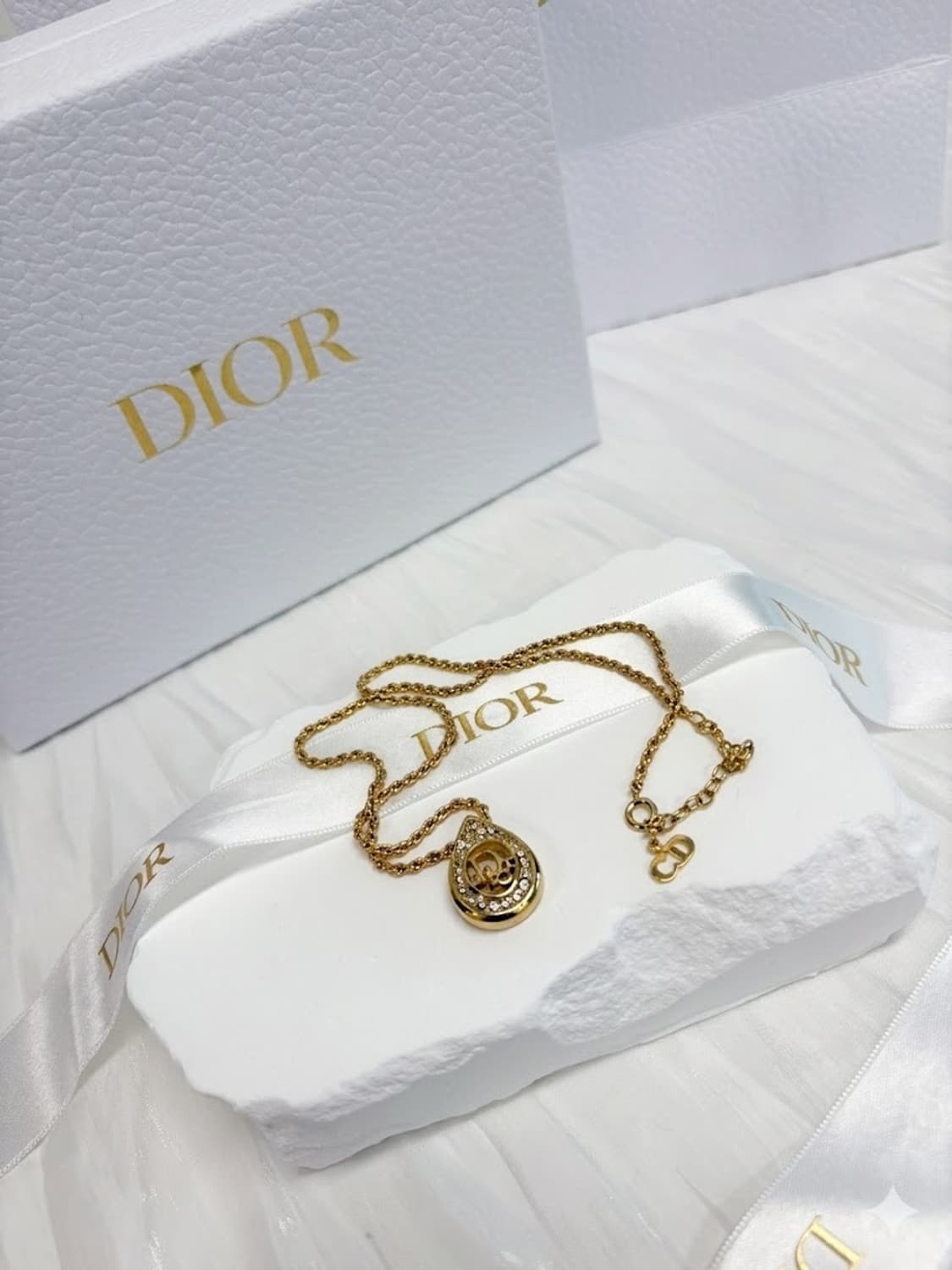 👑[희귀템] 디올 빈티지 라인스톤 CD로고 목걸이. 상품이미지2