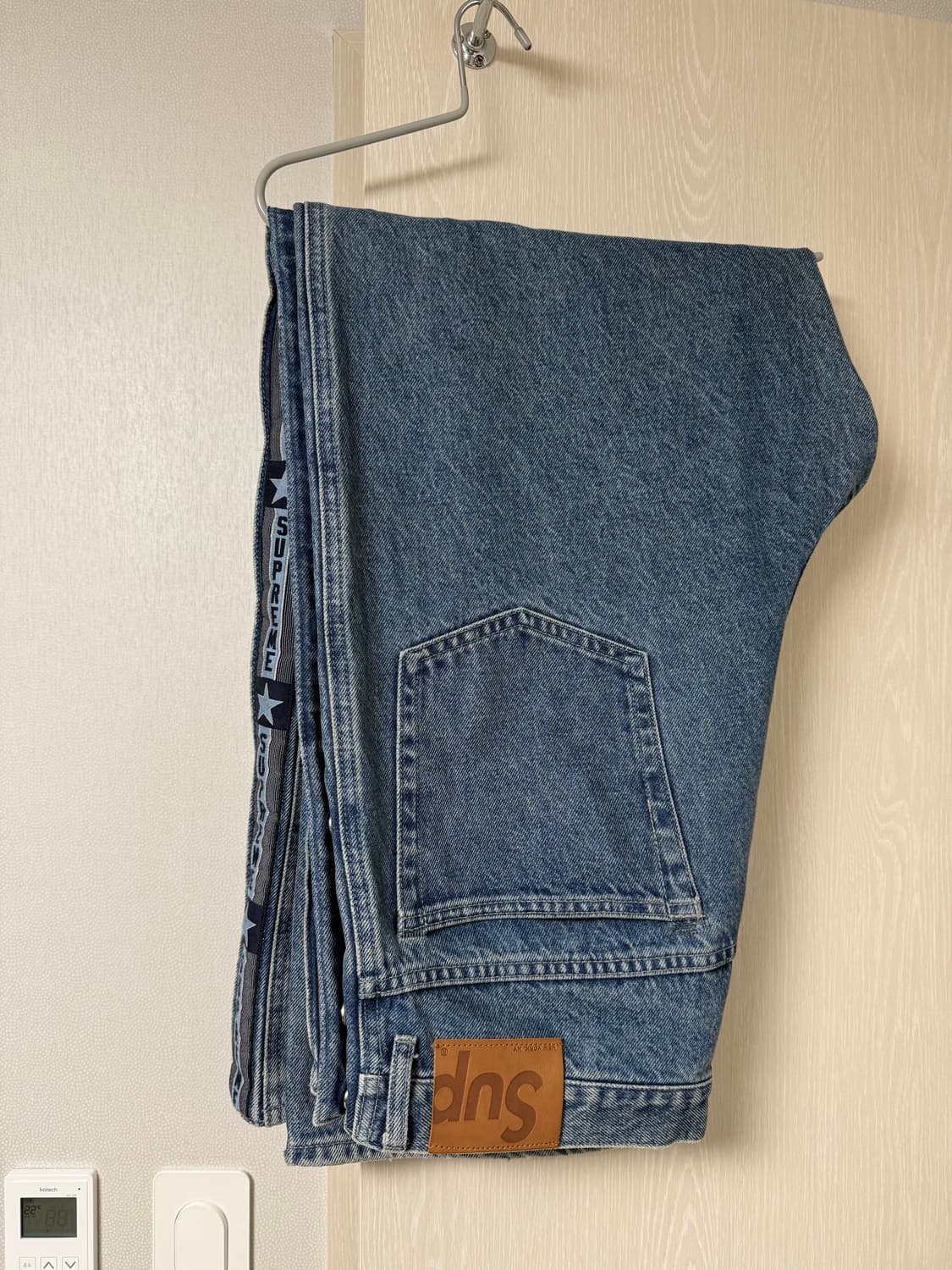 슈프림 스냅오프 배기 진 워시드 블루 - 23FW 36사이즈 상품이미지1