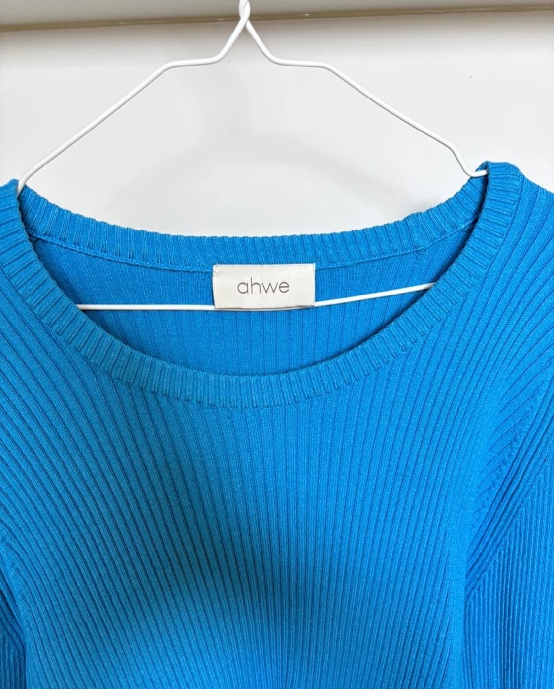 아위 ahwe 시그니처 블루 니트 상품이미지3