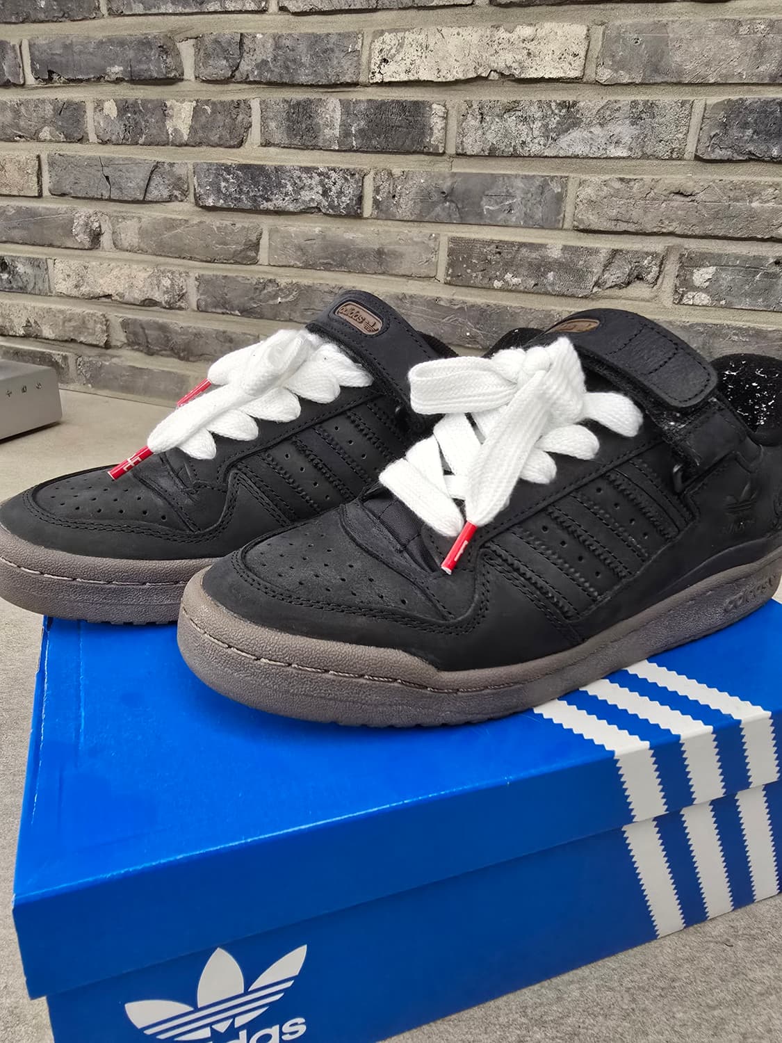 아디다스 포럼로우275 블랙 상품이미지1