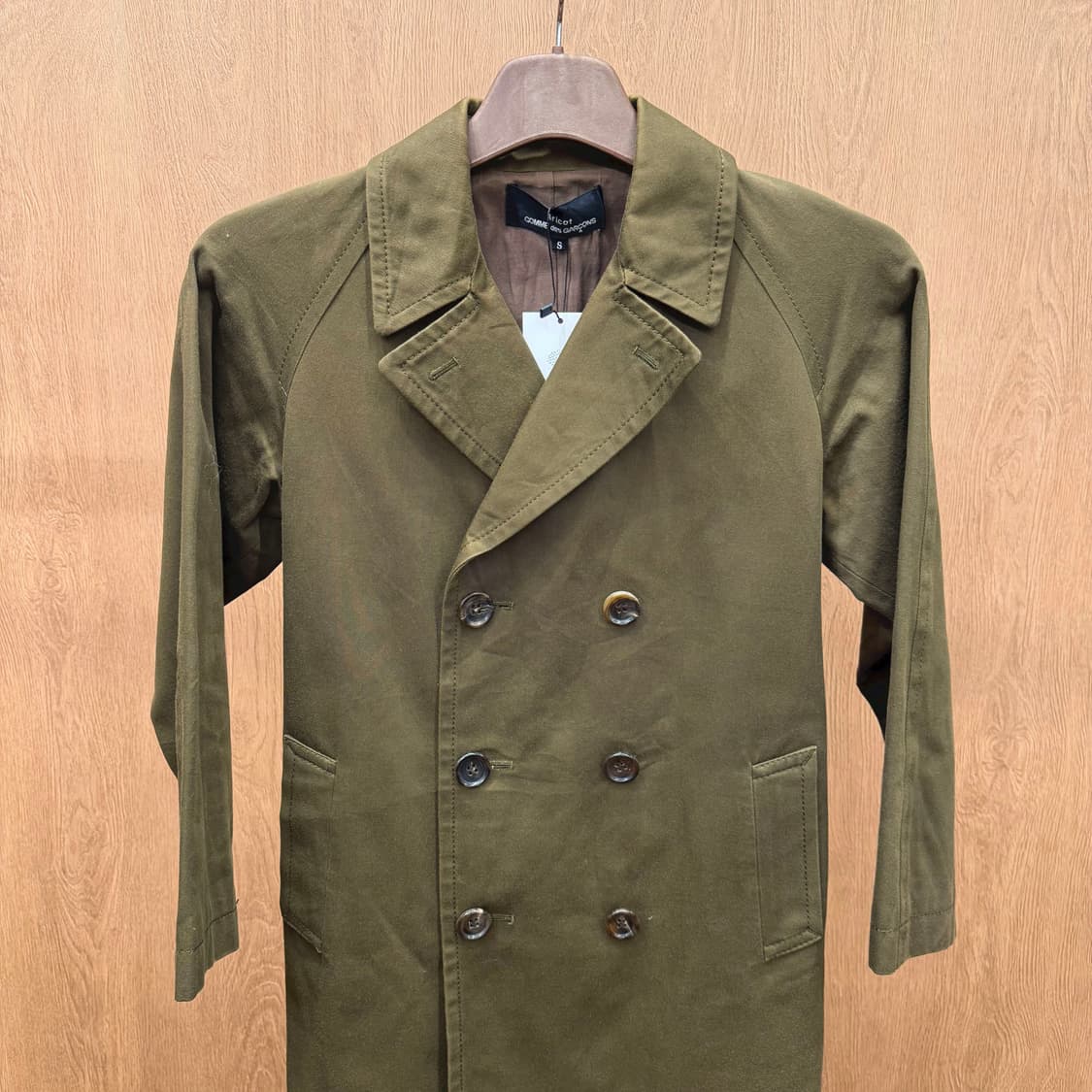 꼼데가르송 트리콧 더블 브레스티드 트렌치 코트 벨트 스트랩 디테일 카키 상품이미지4