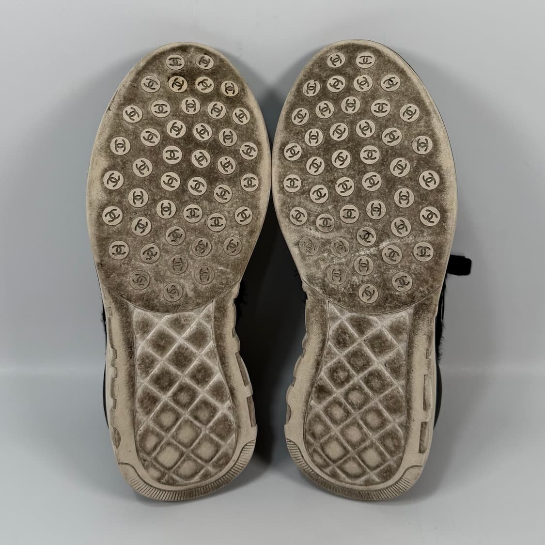 샤넬 CC 로고 패브릭 스웨이드 스니커즈 (245) 상품이미지7