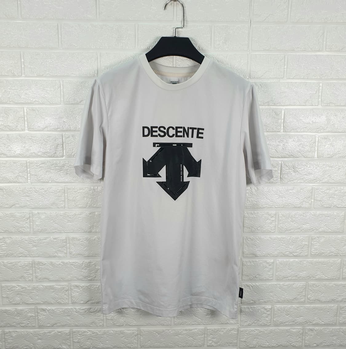 [95]데상트 기능성 반팔 라운드티 상품이미지1