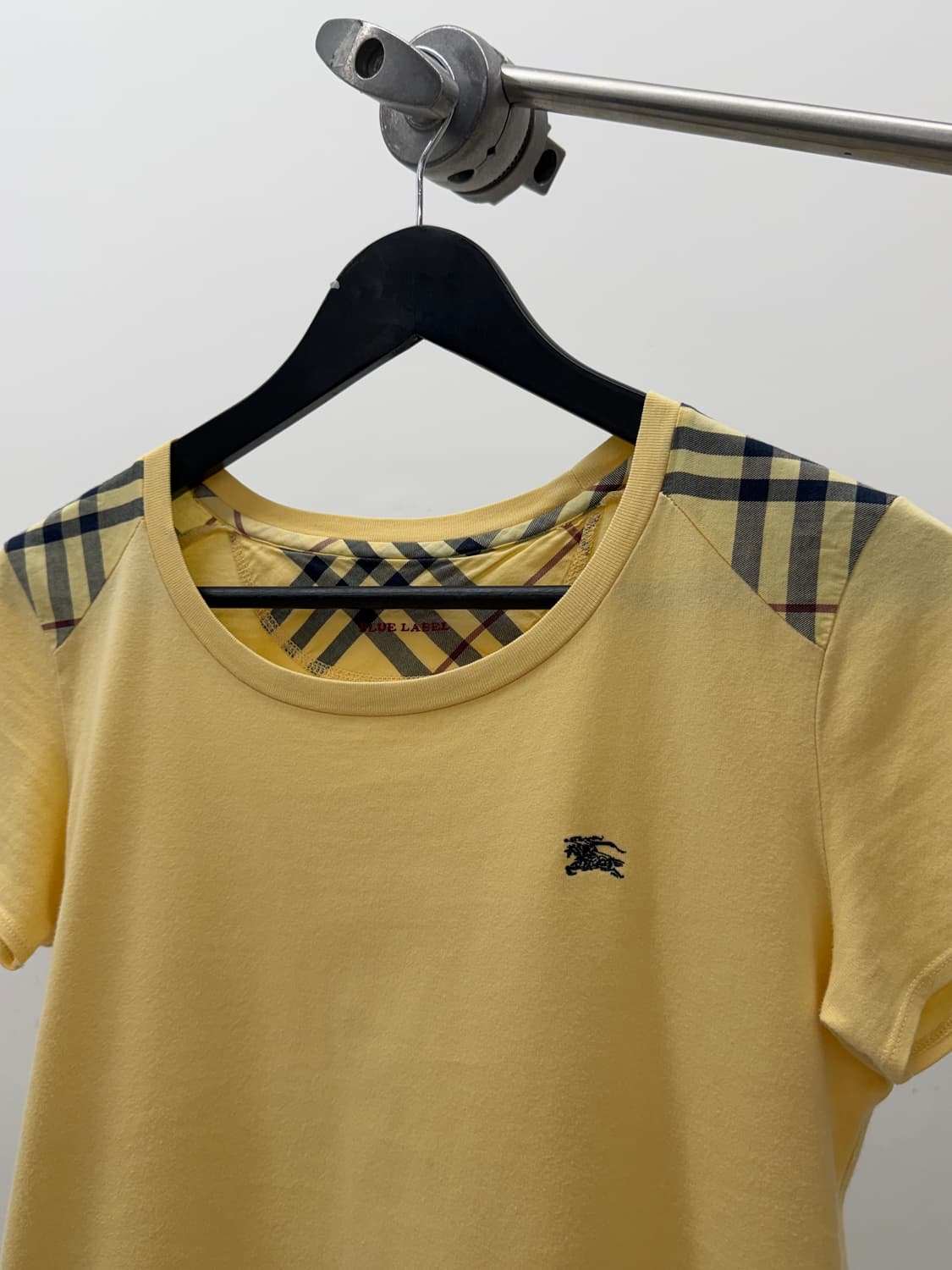 Burberry 버버리 체크 숄더 옐로우 반팔티 38 상품이미지3