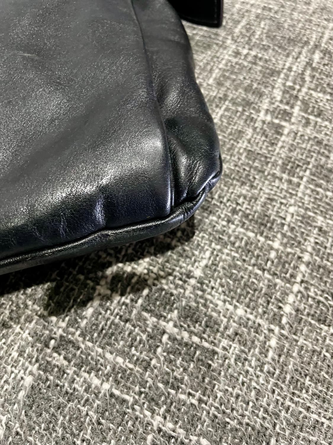 프라다 빈티지 소프트 송아지 가죽 크로스백 정품 상품이미지8