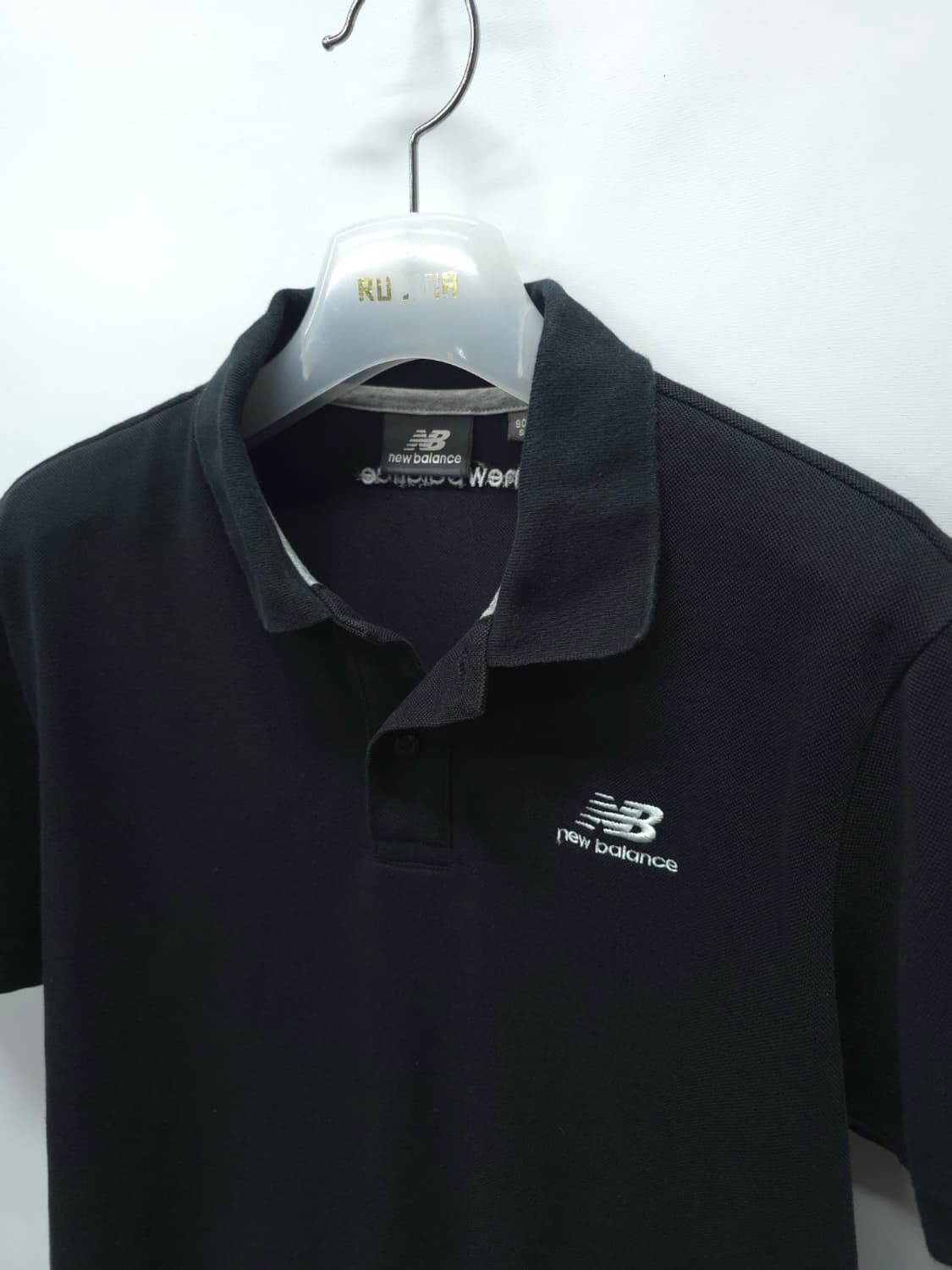 뉴발란스 여성 가슴 자수 로고 반팔 카라티 블랙(66) 상품이미지2