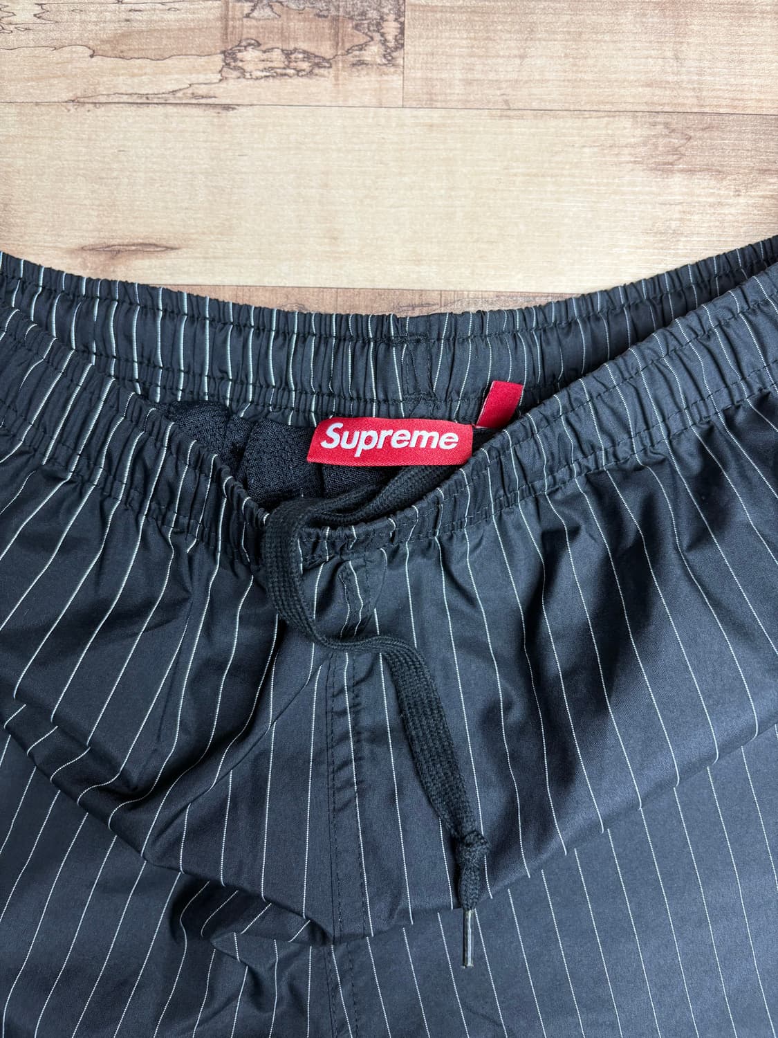 슈프림 리플렉티브 핀스트라이프 트랙 팬츠 블랙 24FW L사이즈 상품이미지2