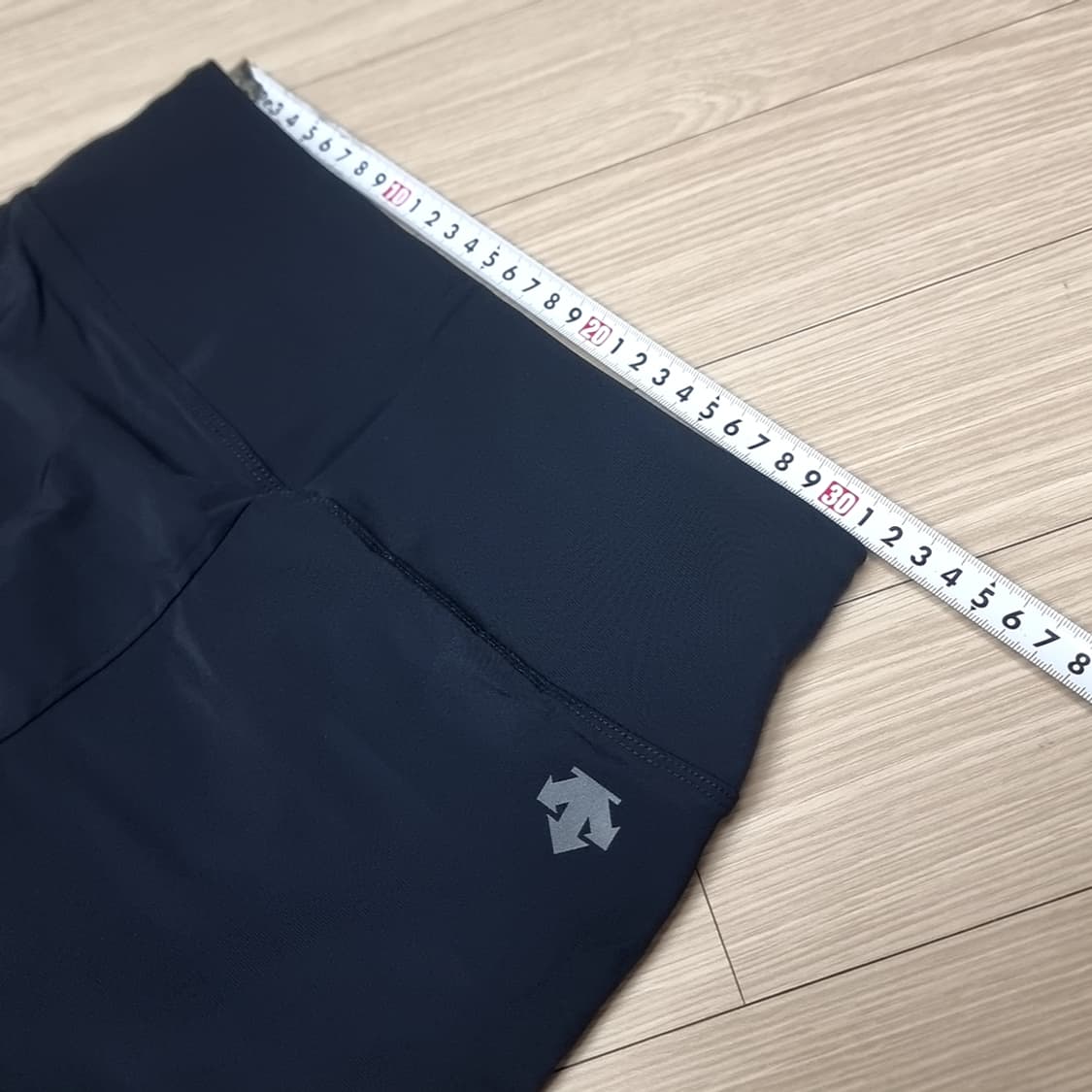 데상트 검정색 런 레깅스 7부(실측) 상품이미지6
