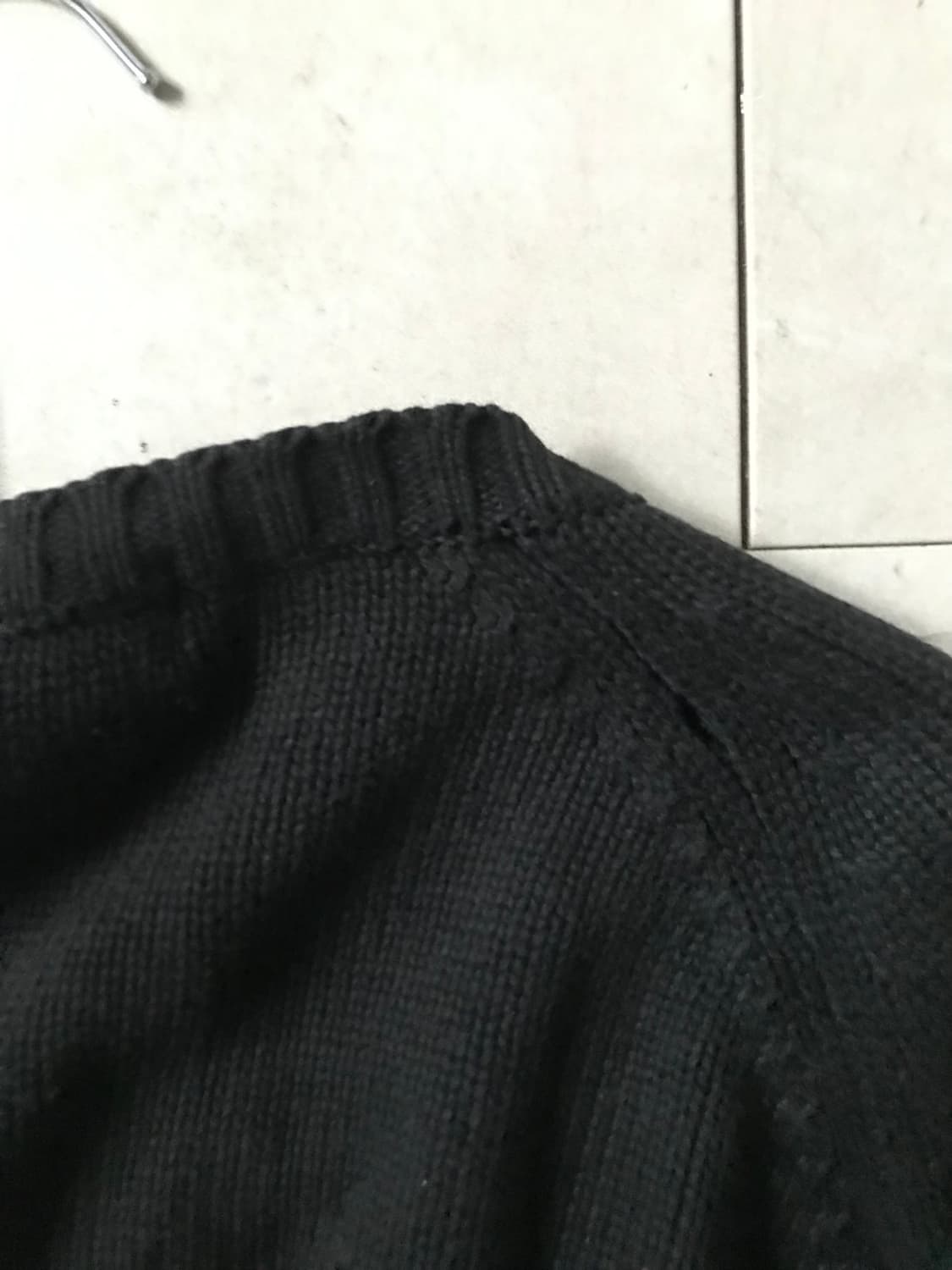 폴로 블랙 오버핏 브이넥 니트 상품이미지10