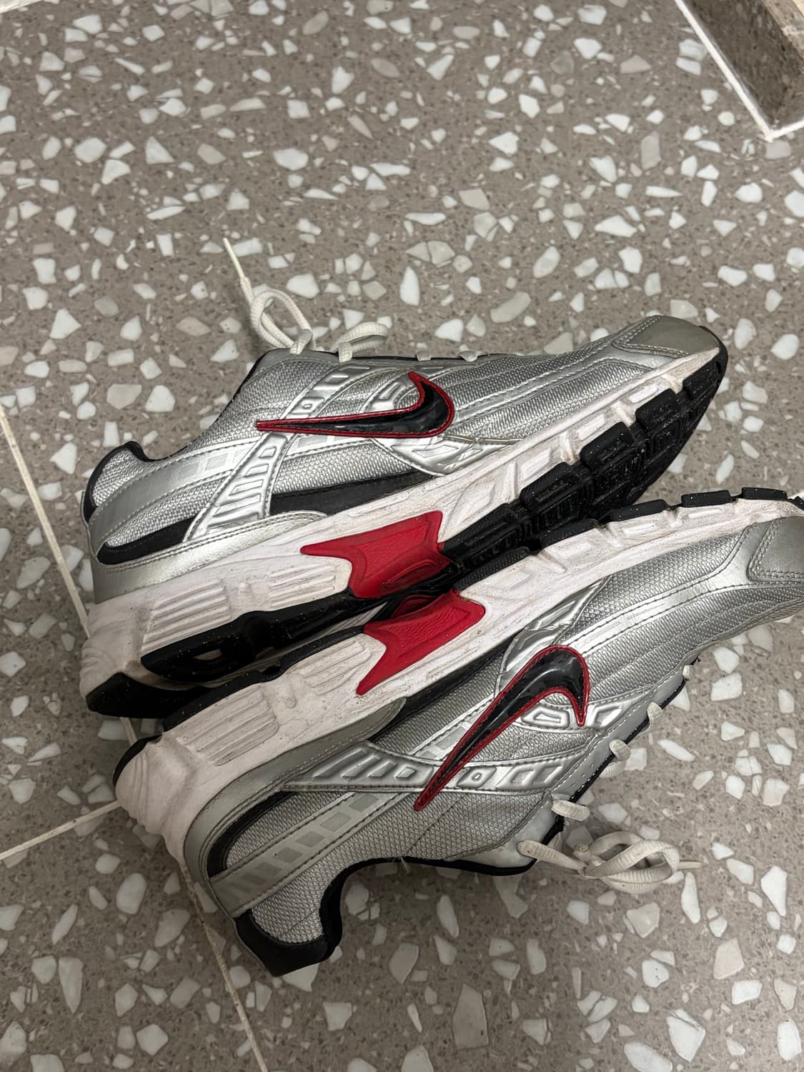 [285] 나이키 이니시에이터 메탈릭 실버 블랙 상품이미지3