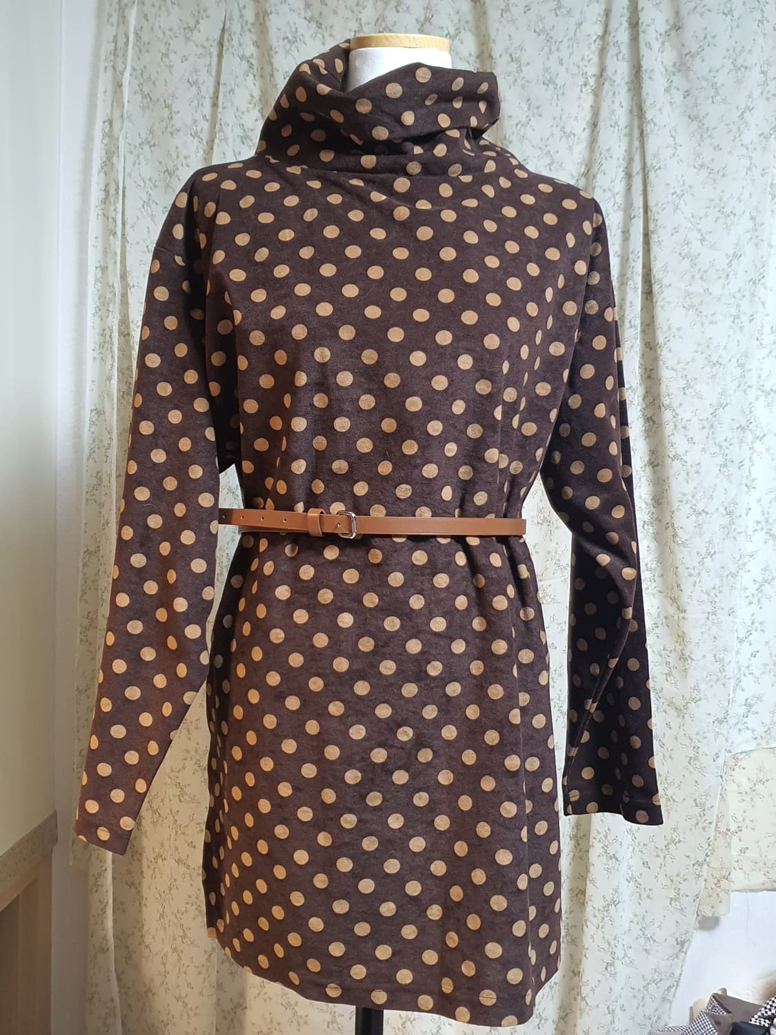 [빈티지] 도트 폴라넥 롱 원피스 브라운 상품이미지1