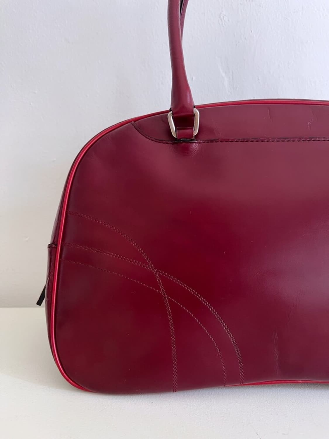 프라다 빈티지 레더 볼링 숄더백 버건디 상품이미지5
