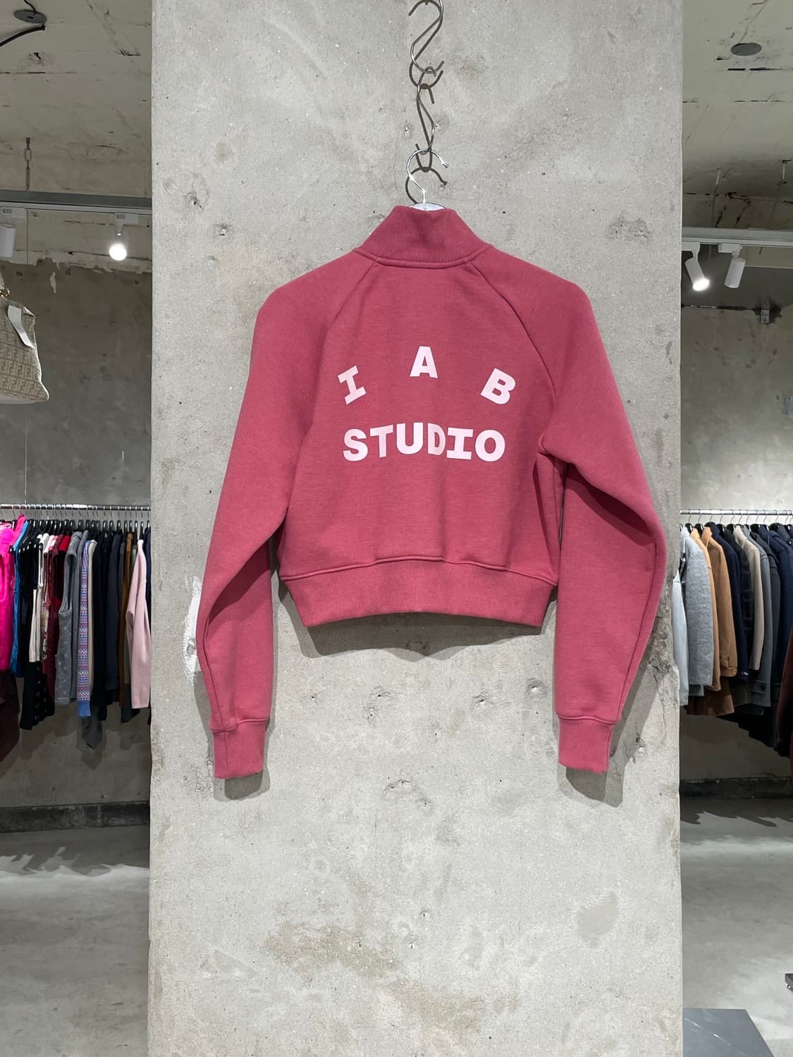 아이앱 스튜디오 핑크 하프 집업 크롭 스웻 셔츠 상품이미지6