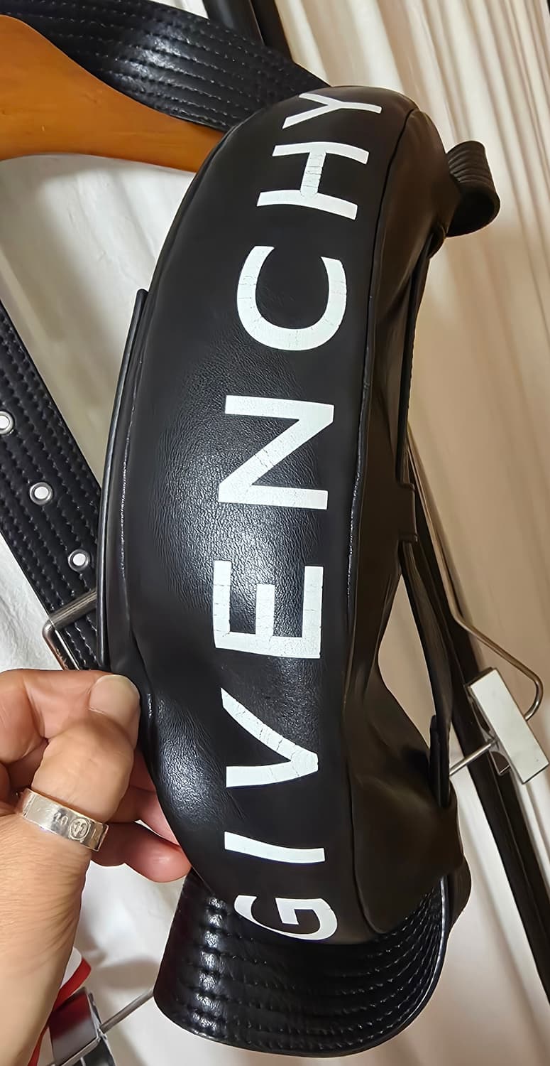 정품))지방시 레더 벨트백 상품이미지2