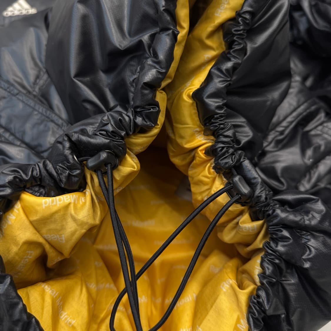 아디다스 00s 레알마드리드 하이넥 덕다운 푸퍼 패딩 상품이미지5