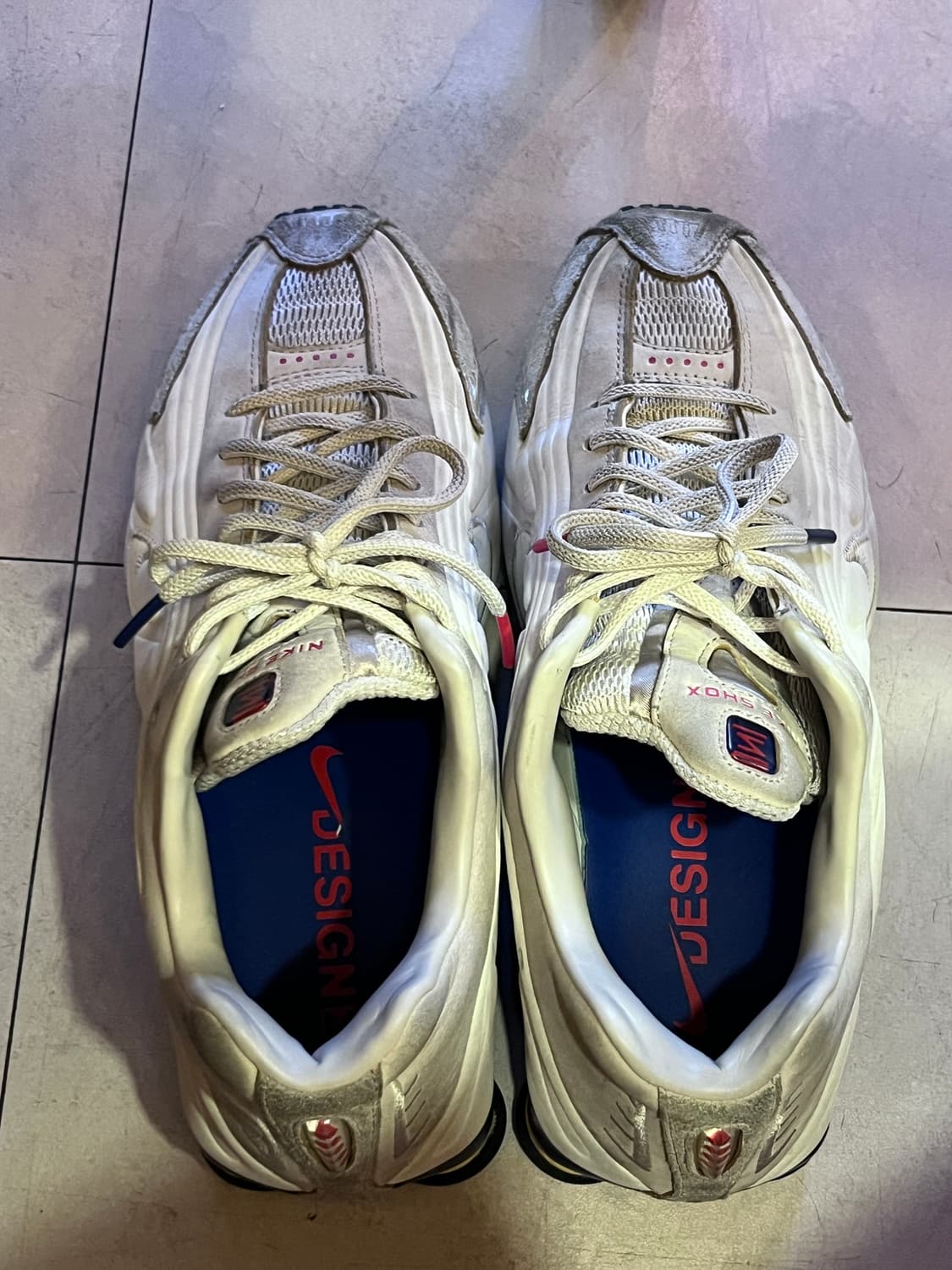 나이키 샥스 R4 프리미엄 라이트 아이언 오어 앤 팬텀 상품이미지3