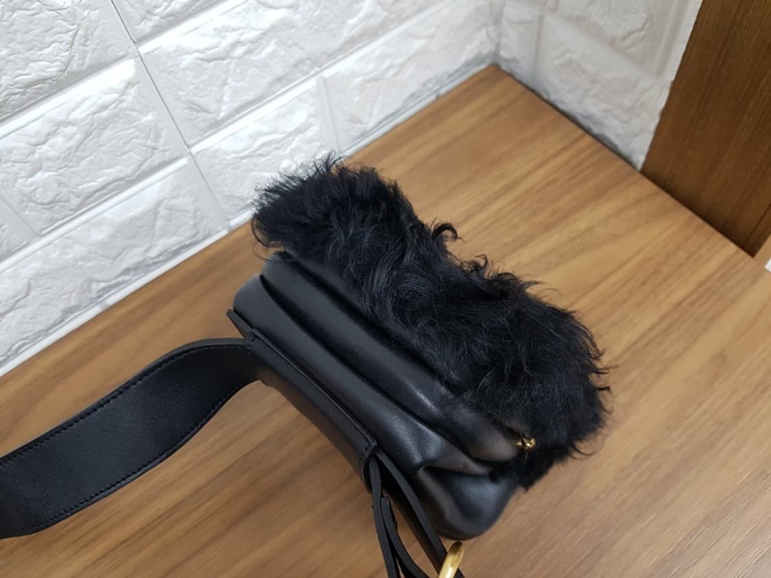 OSOI 오소이 미니 브로트백 (양모 퍼 숄더백 &크로스백) 상품이미지3