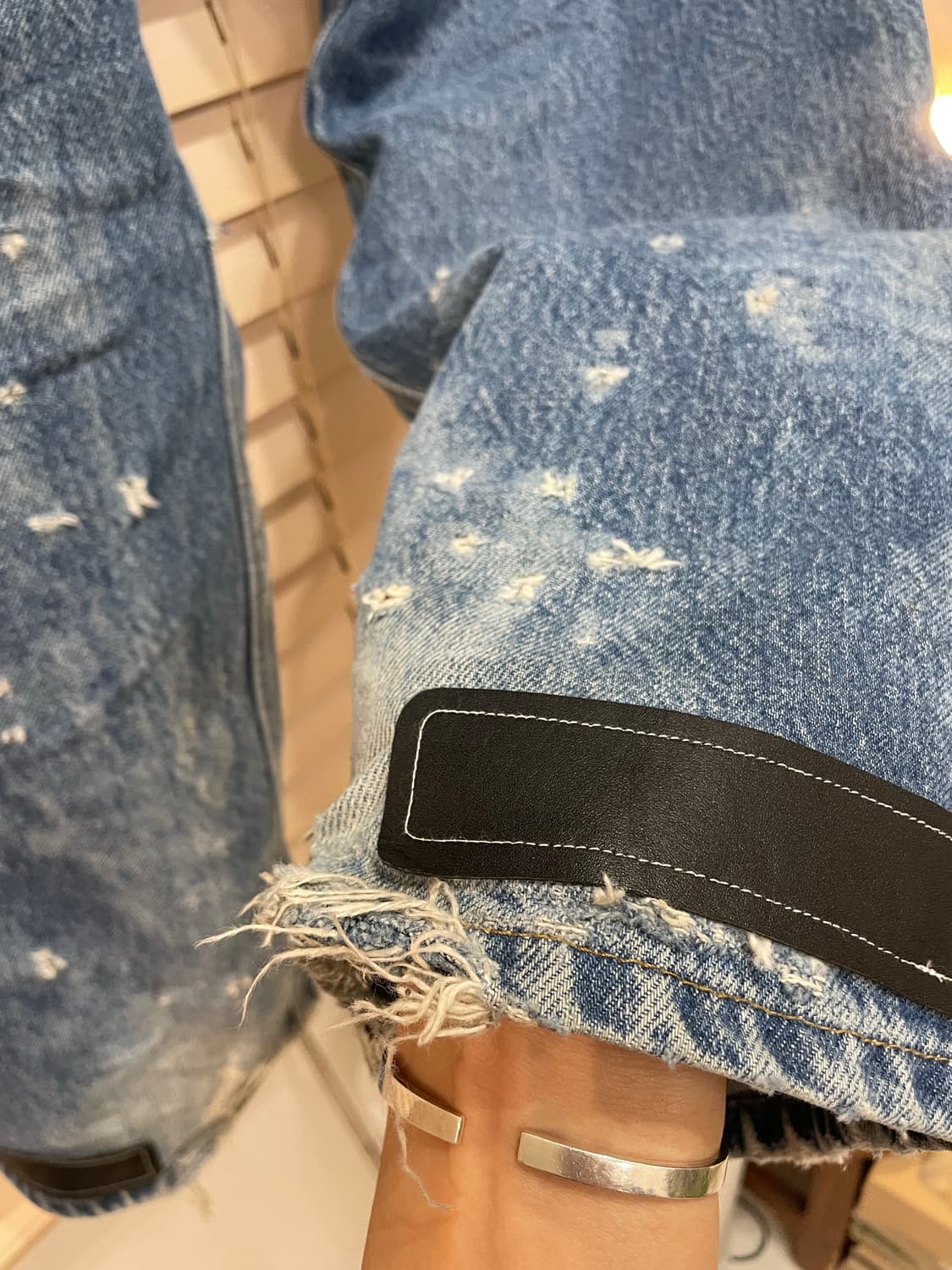 carhartt- battleworn ripped denim 상품이미지4