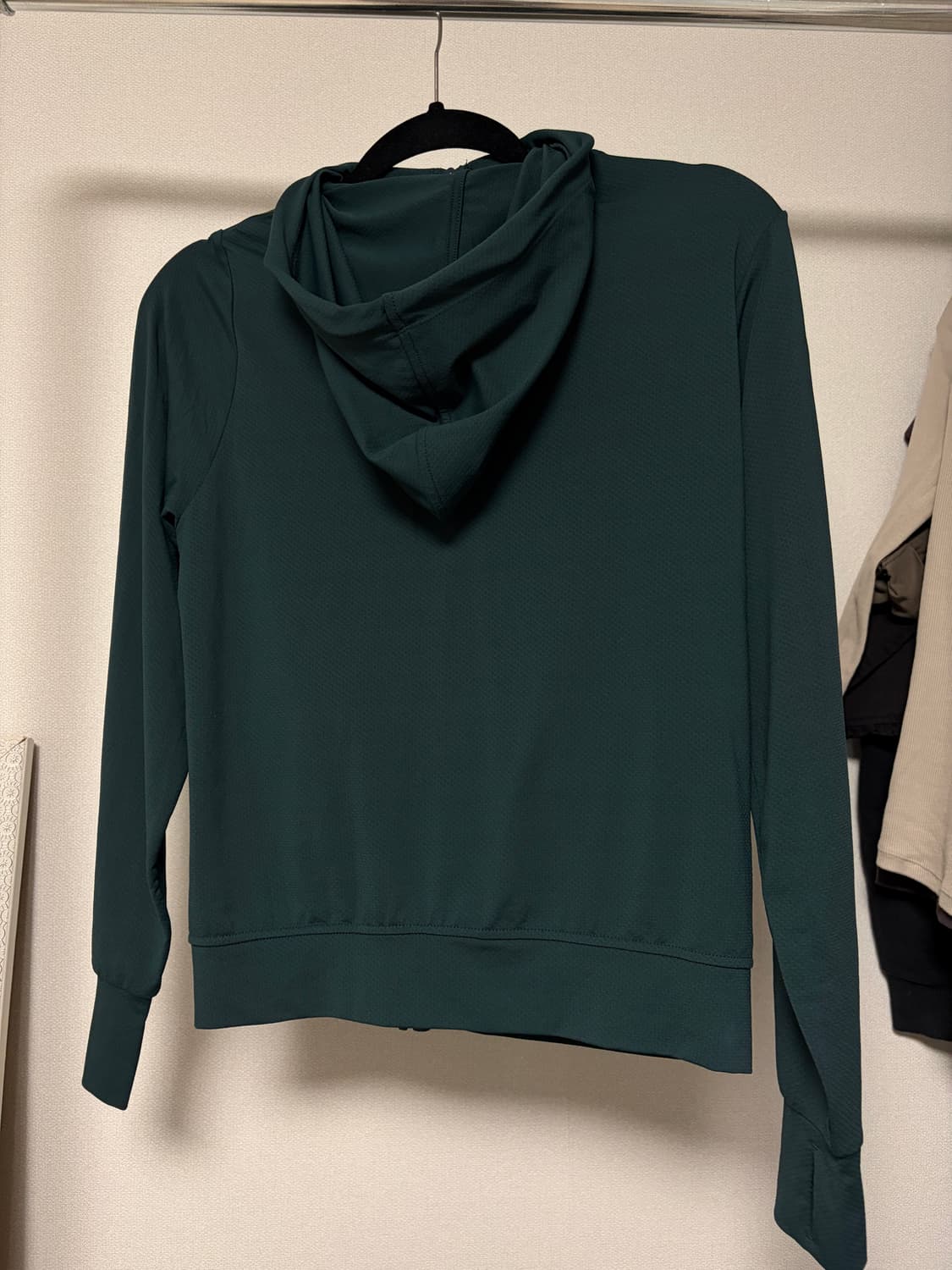 유니클로 바람막이 후드집업 다크그린 상품이미지3