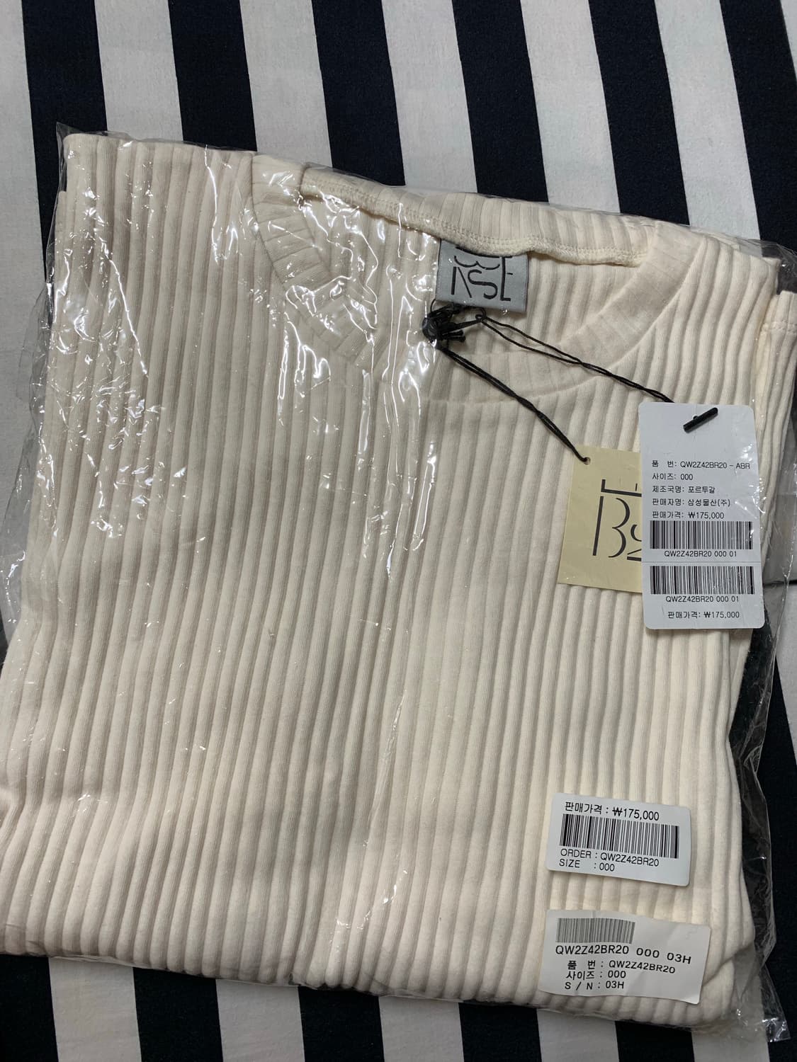 베이스레인지 shaw 반팔 아이보리 새상품 상품이미지1