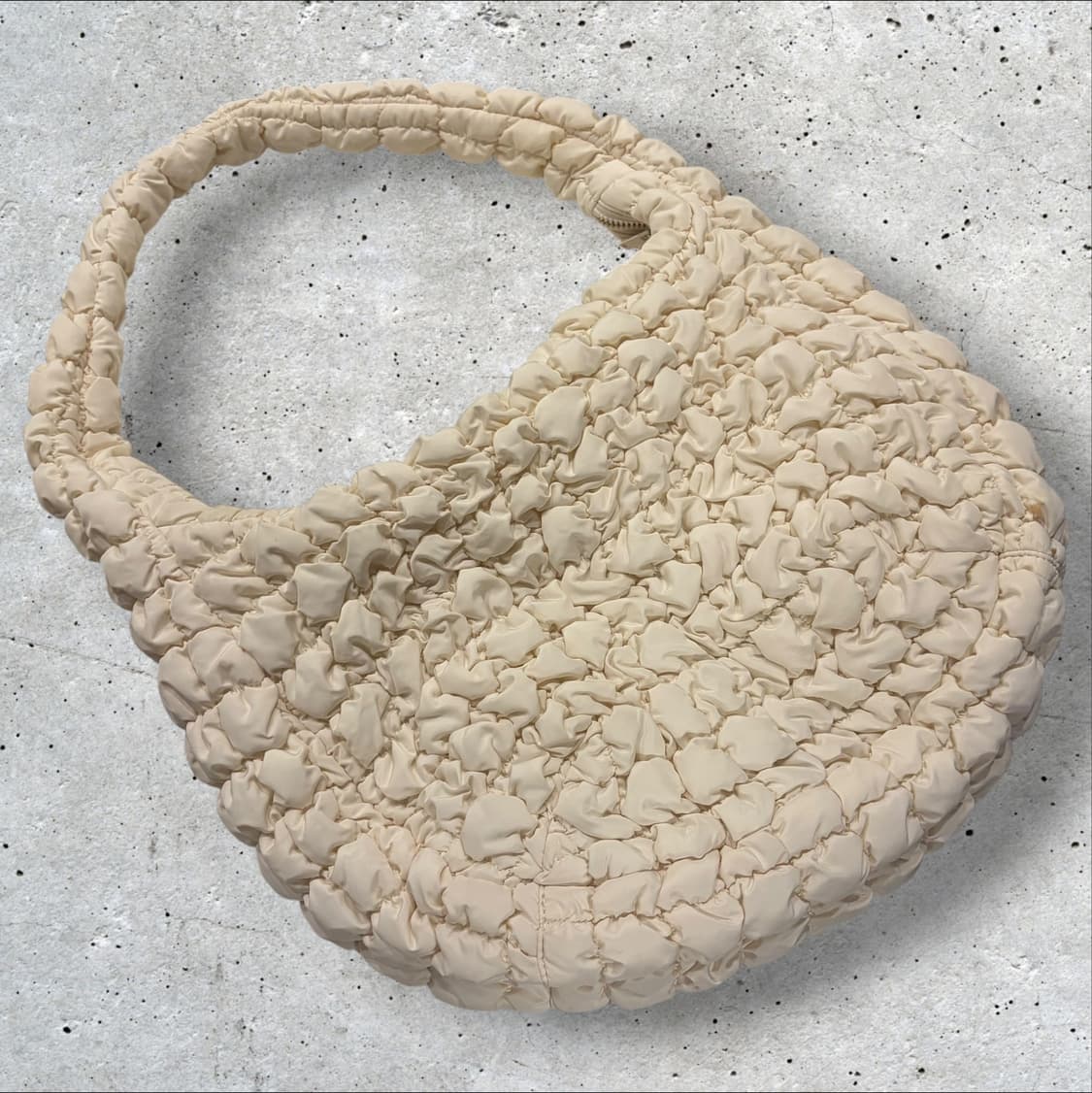 코스 셔링 퀄팅 빅사이즈 숄더백 크림 상품이미지1