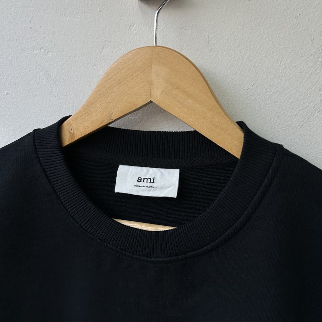 16038 - 아미 블랙 스몰 로고 맨투맨 상품이미지3