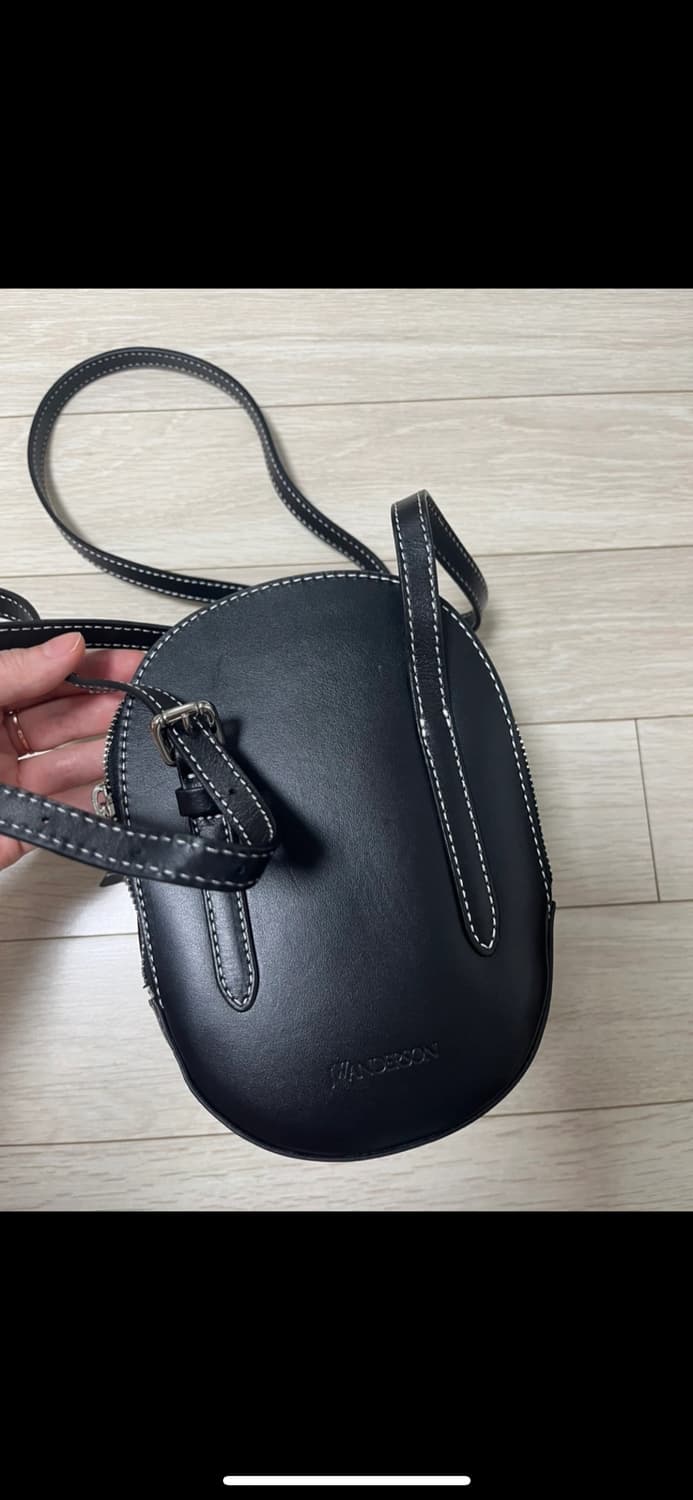 jw anderson 제이더블유앤더슨 미디 캡 크로스백 상품이미지2