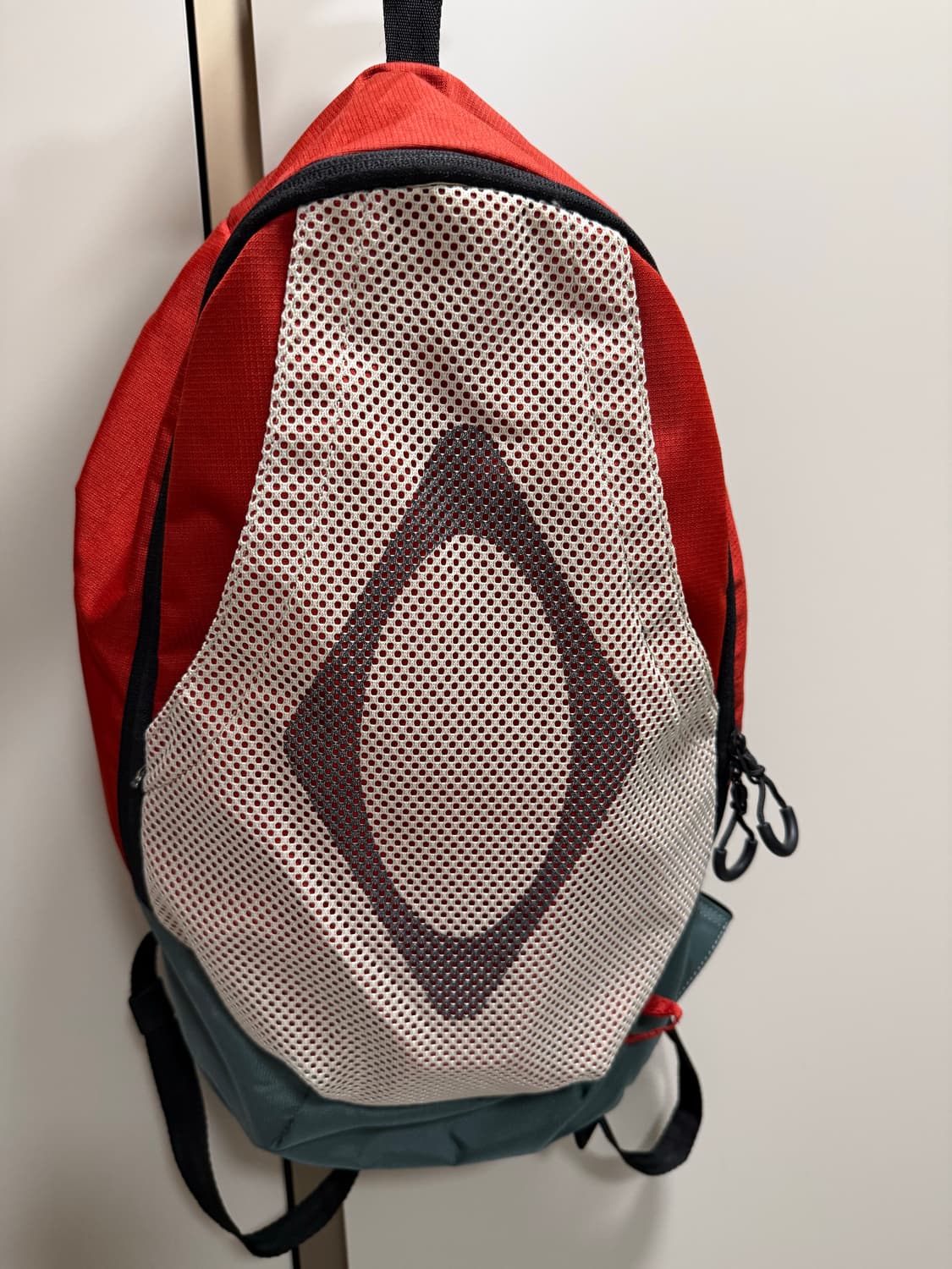 미스치프 롬버스 메쉬 백팩 레드 상품이미지1