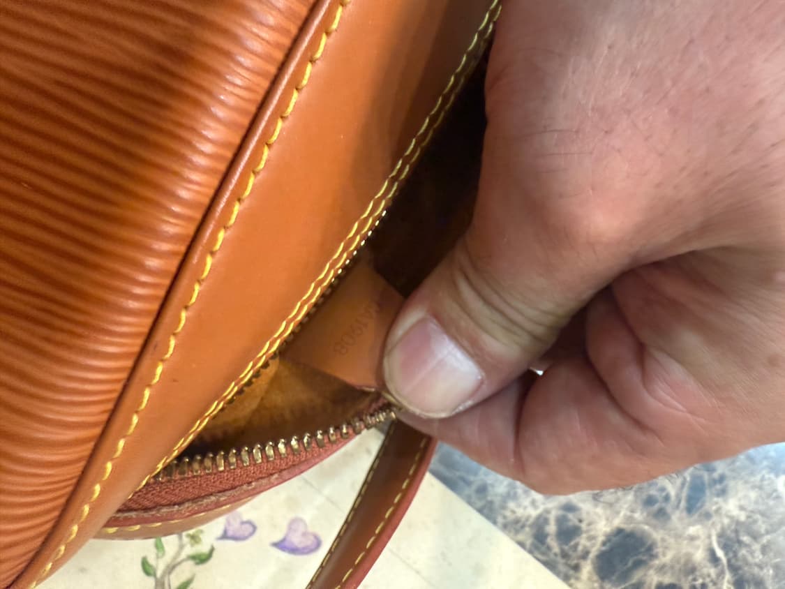 정품 루이비통 에삐 볼테르 숄더백 팝니다 상품이미지9