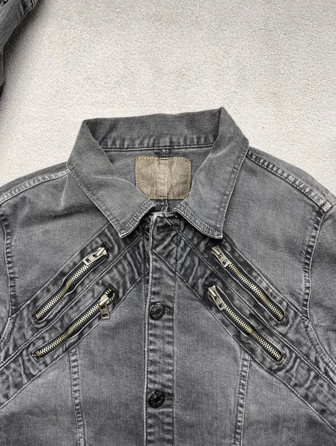 Blue Boy 멀티지퍼 디테일 그레이 데님자켓 상품이미지3