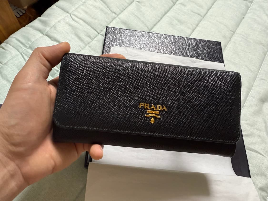 안냐세요 프라다 사피아노 장지갑 판매합니다(sss급)(정품)(풀박) 상품이미지2