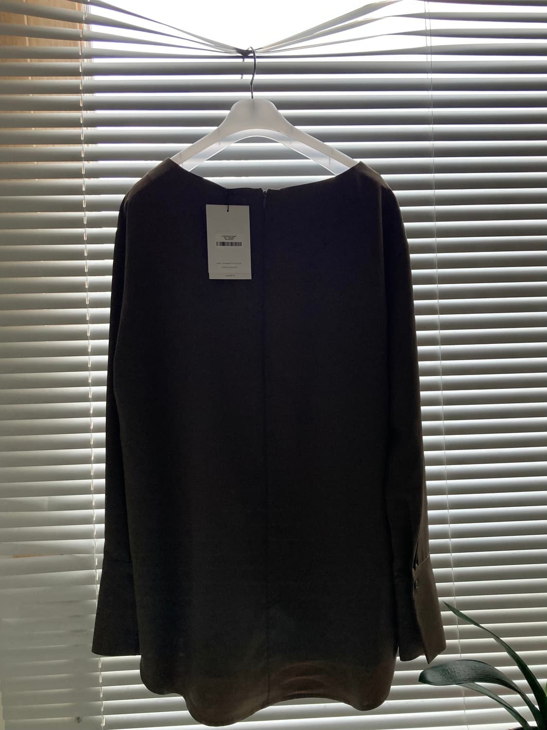 Eaah Cupro Blouse – Khaki 상품이미지2