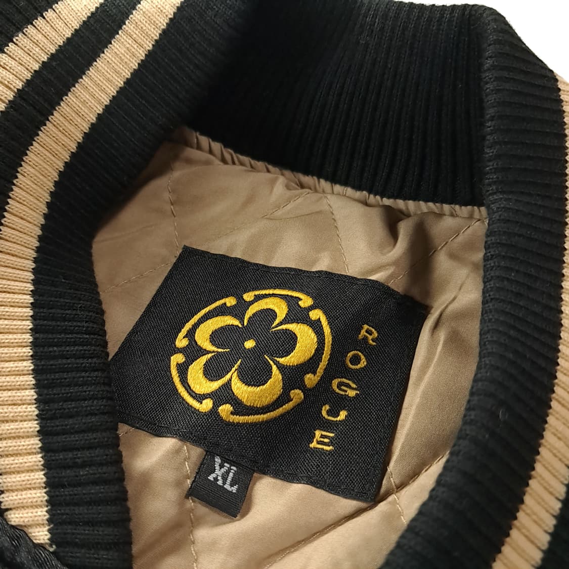 CK241 XL [새상품] 로그 새틴 골드 블랙 잉어 스카잔 자켓 상품이미지3