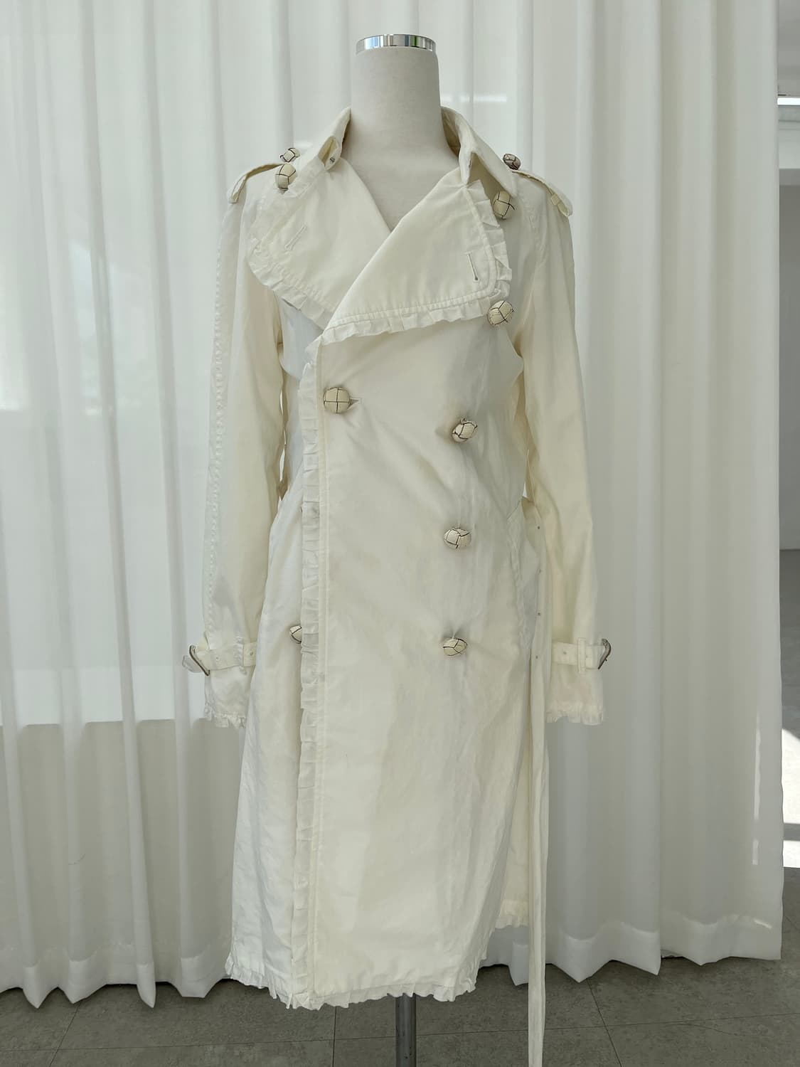 버버리 런던 여성 프릴 트렌치 코트 아이보리  상품이미지2