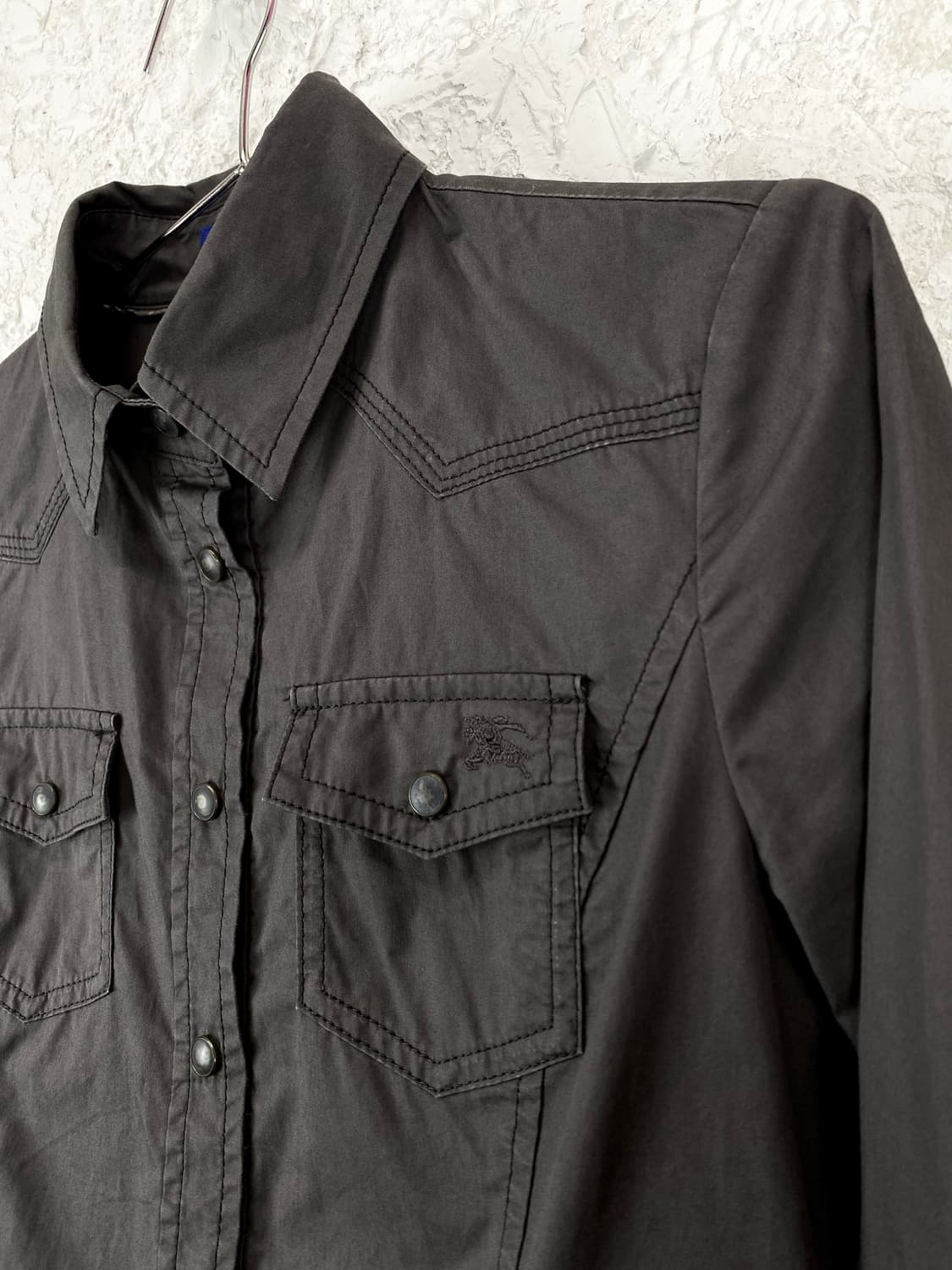 버버리 블루 라벨 프로섬 로고 엠로이더리 포켓 웨스턴 셔츠 상품이미지4