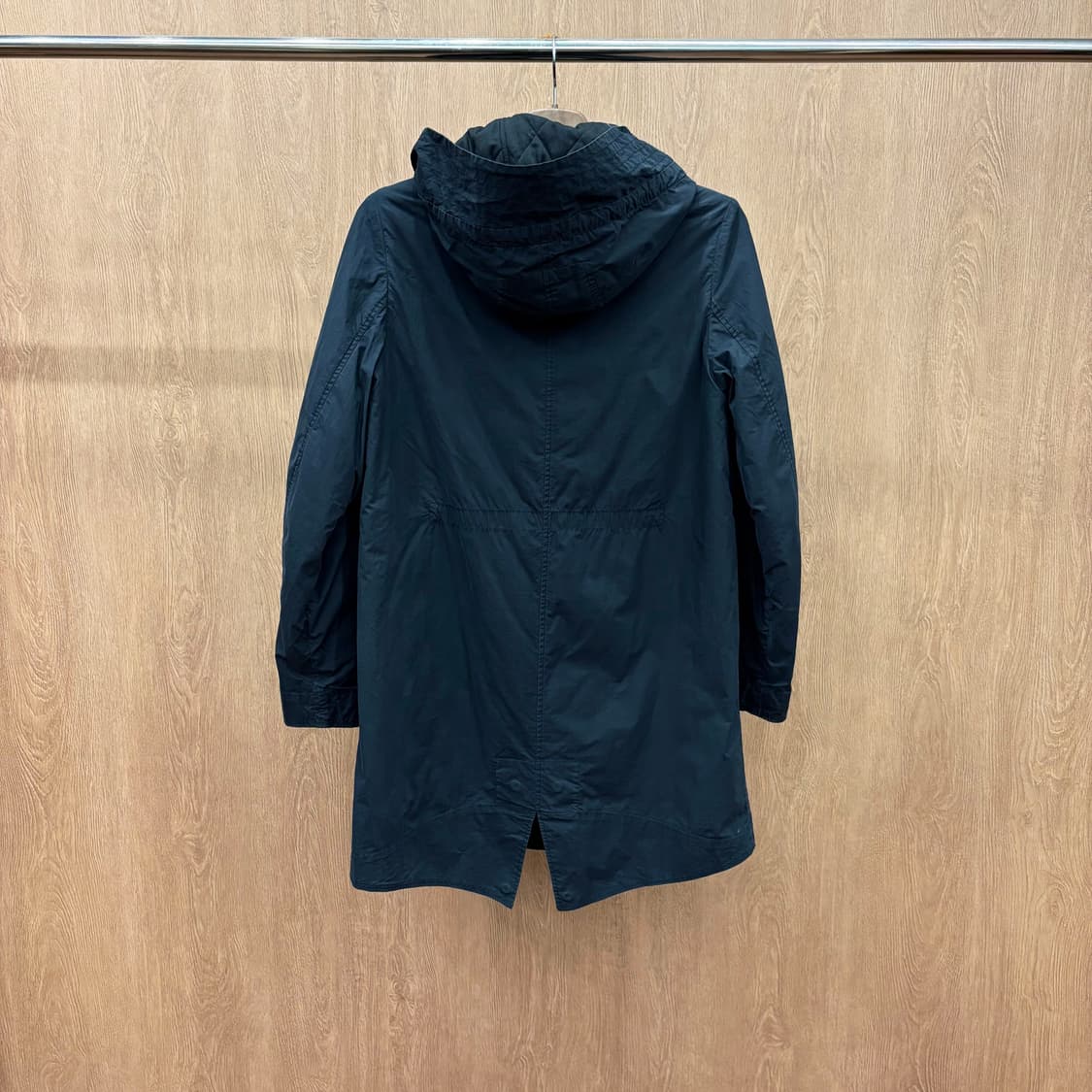 헬무트랭 후드 아웃도어 자켓 스트링 사이드 포켓 하부 절개 디테일 블랙 상품이미지3