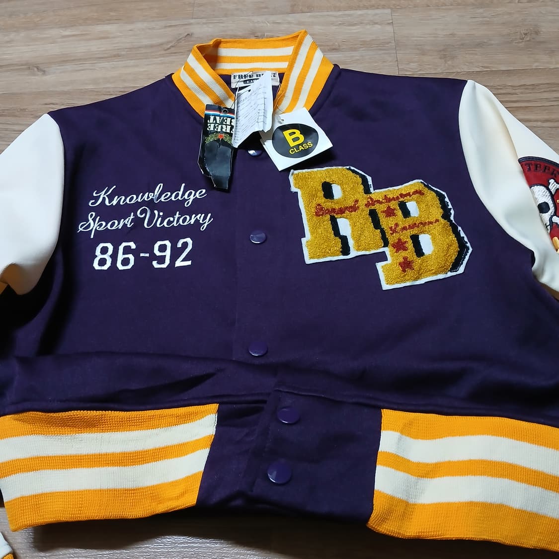 택붙은 미사용 해외판 스컬 바시티 져지 트랙 야구자켓 상품이미지8