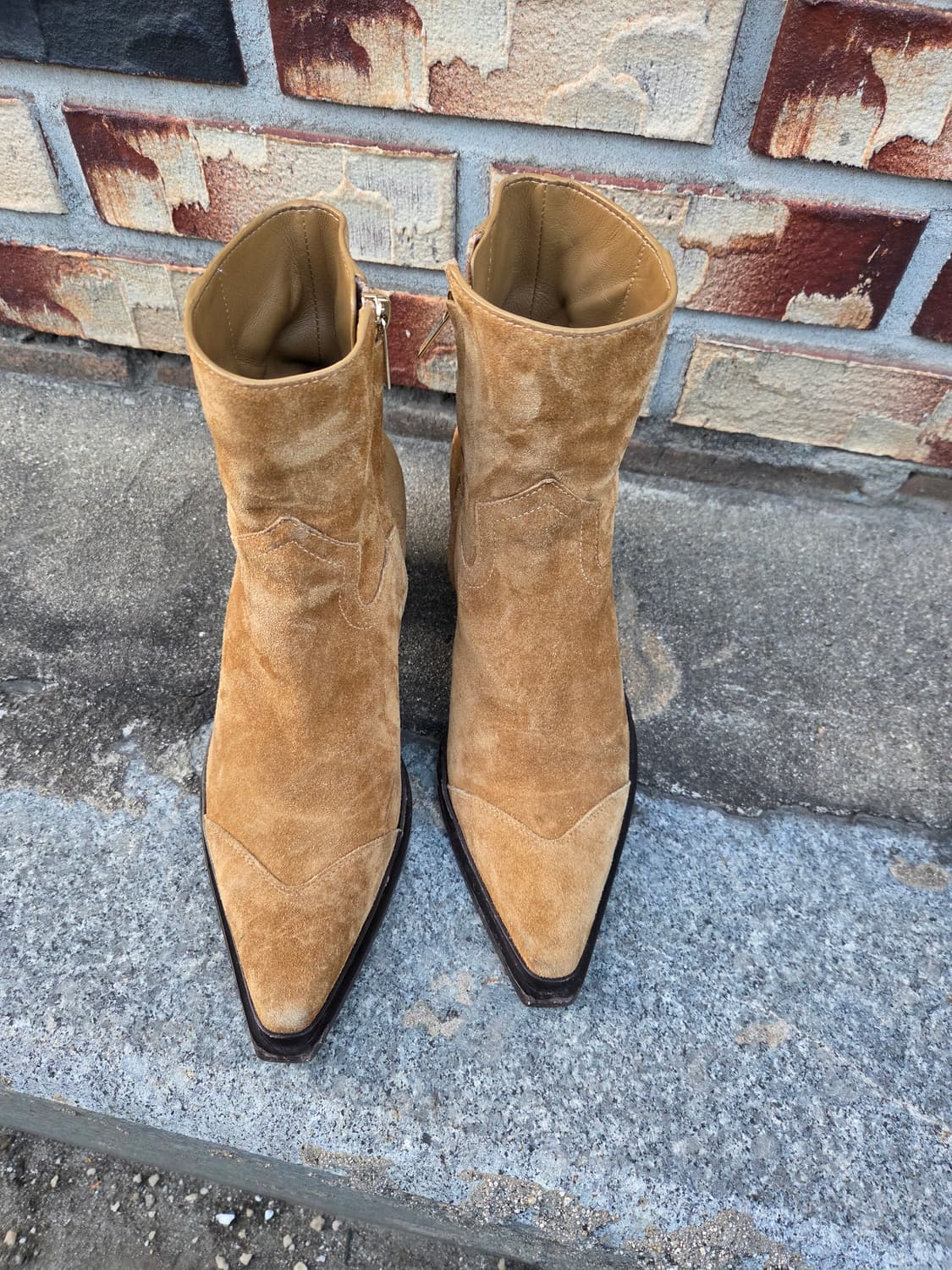 지미추 스웨이드 웨스턴 앵클 부츠 상품이미지1