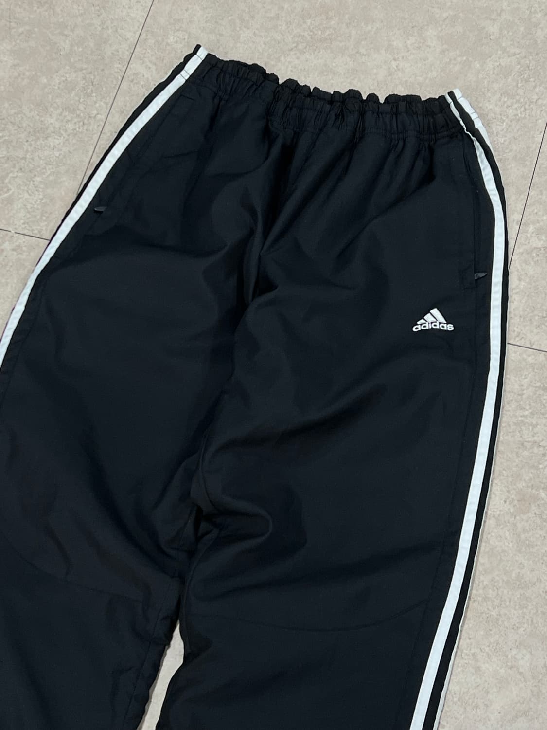 아디다스 삼선 패딩 트랙 팬츠 블랙 (밑단 스트링) 상품이미지3