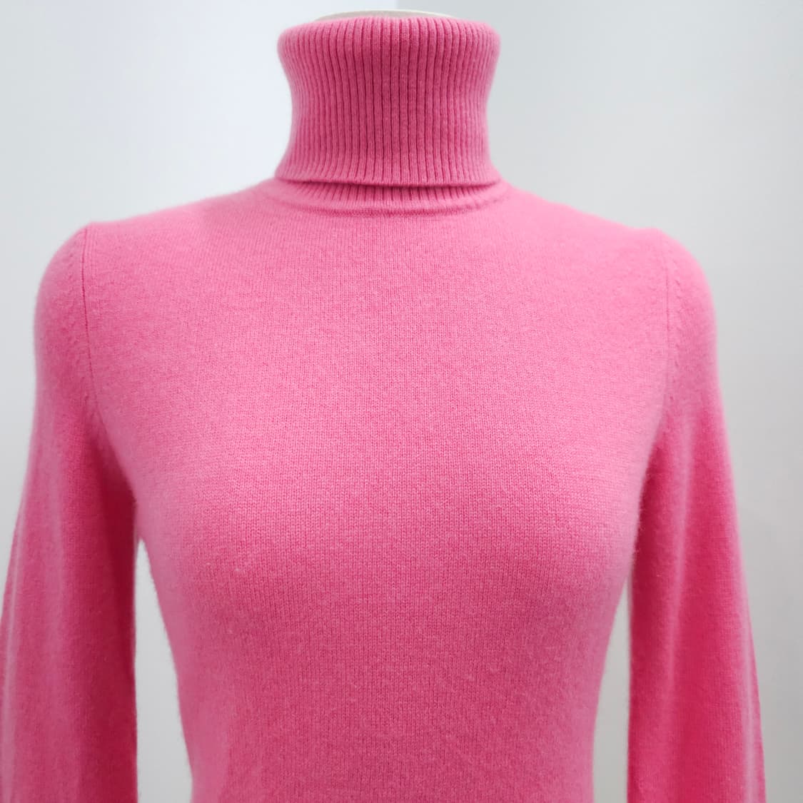 재팬 유니클로 핫핑크 캐시미어100% 터틀넥 니트  상품이미지4