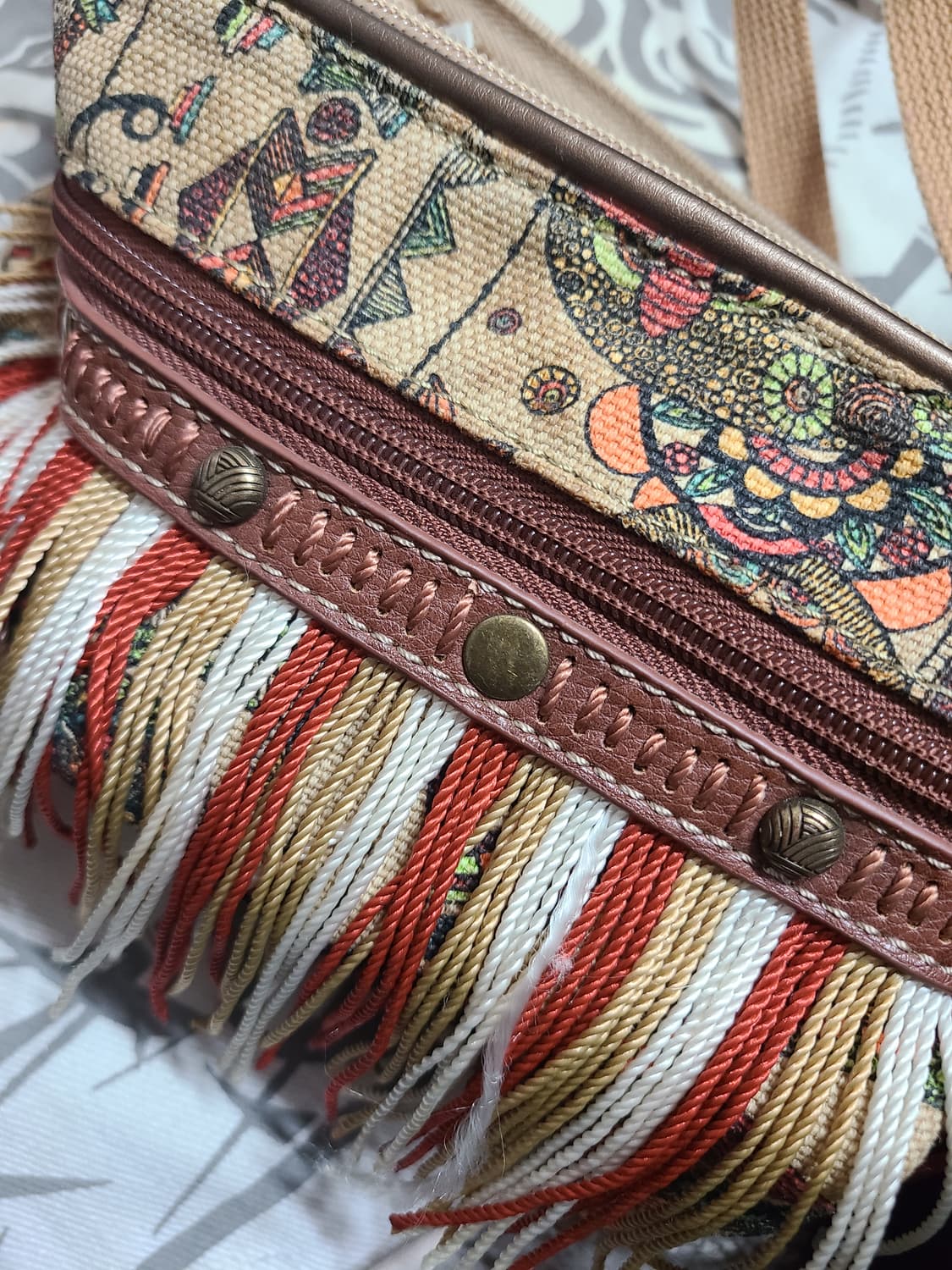 삭루츠 프린트 패턴 프린지 크로스백 상품이미지9