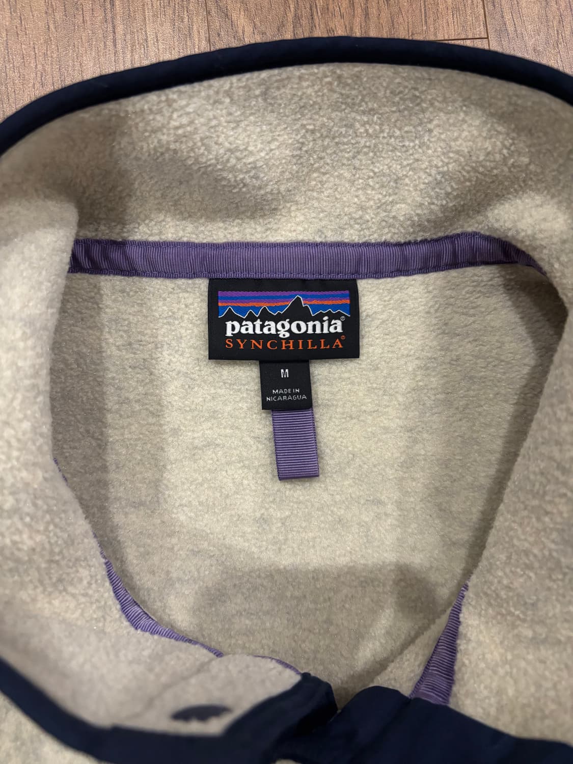 파타고니아  헤비웨이트 신칠라 오트밀 M사이즈 판매합니다. 상품이미지5