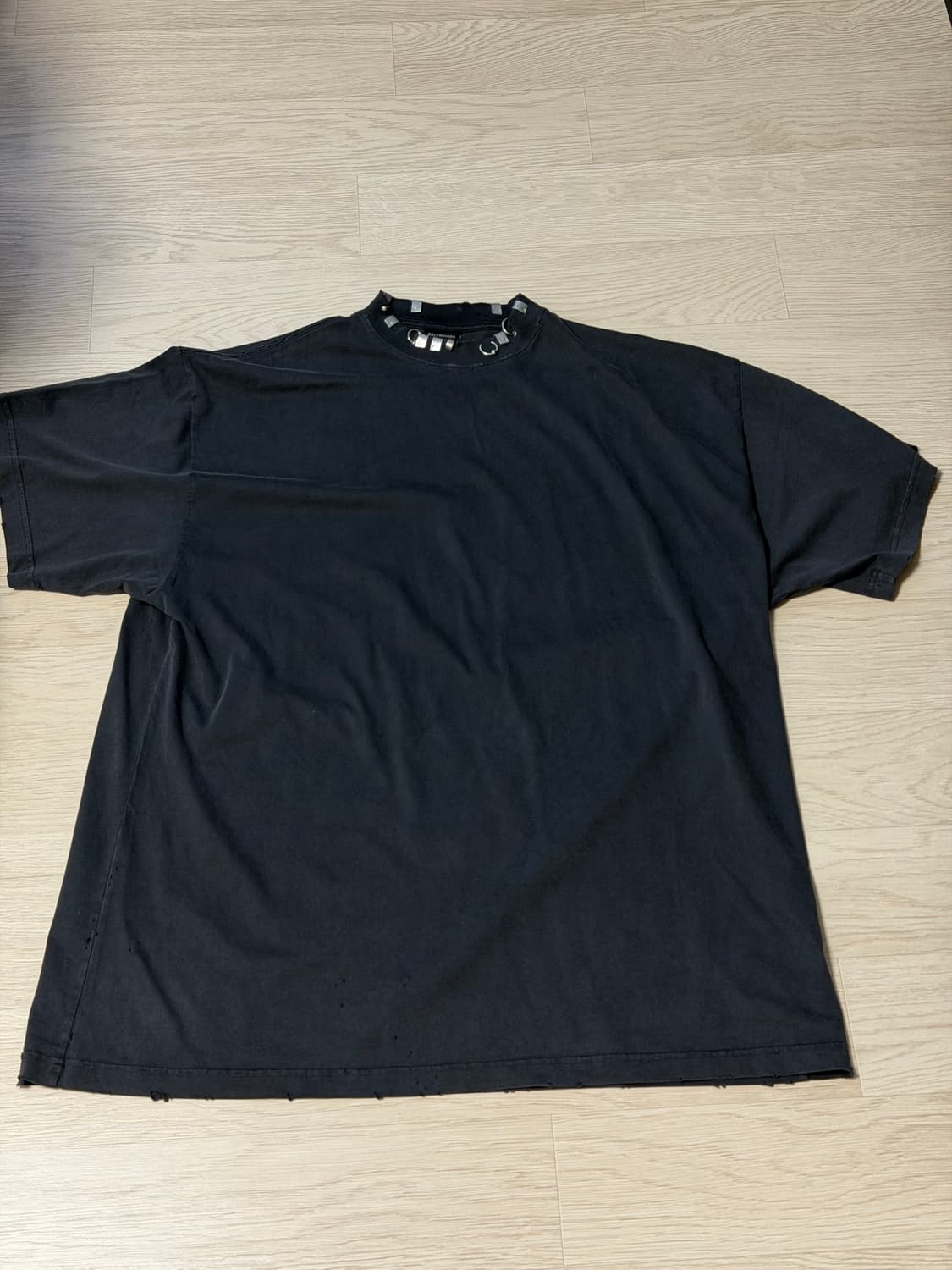 발렌시아가 피어싱 오버사이즈 티셔츠 반팔 상품이미지3