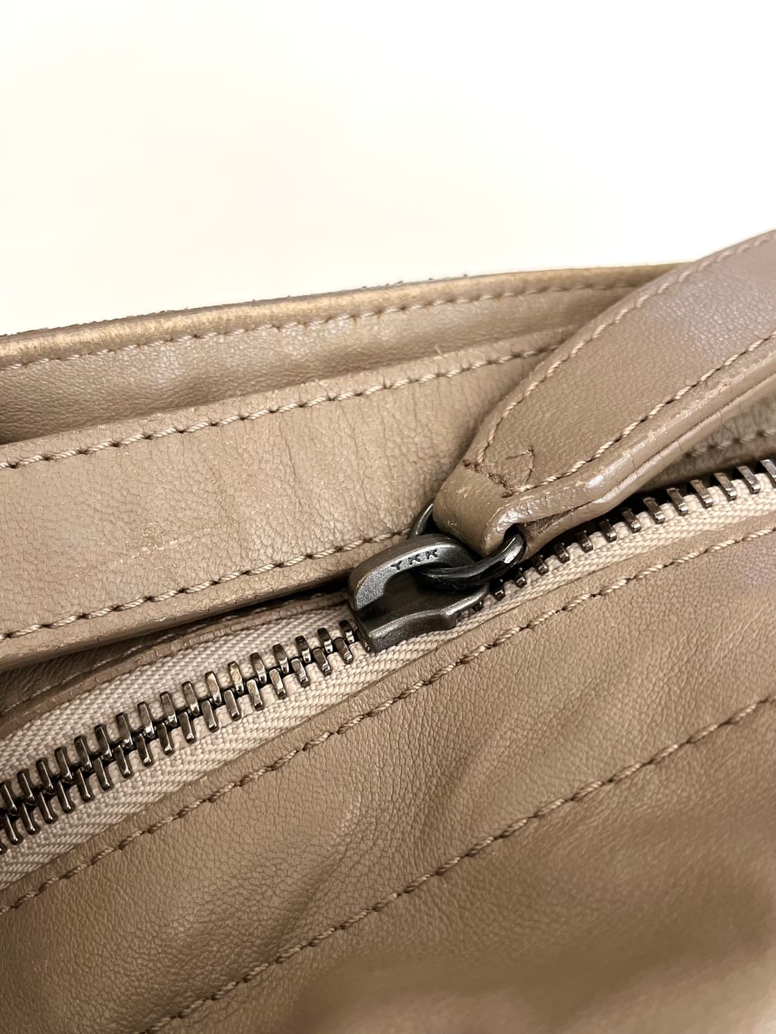 버버리 프로섬 아카이브 플라워 셔링 레더백 상품이미지6