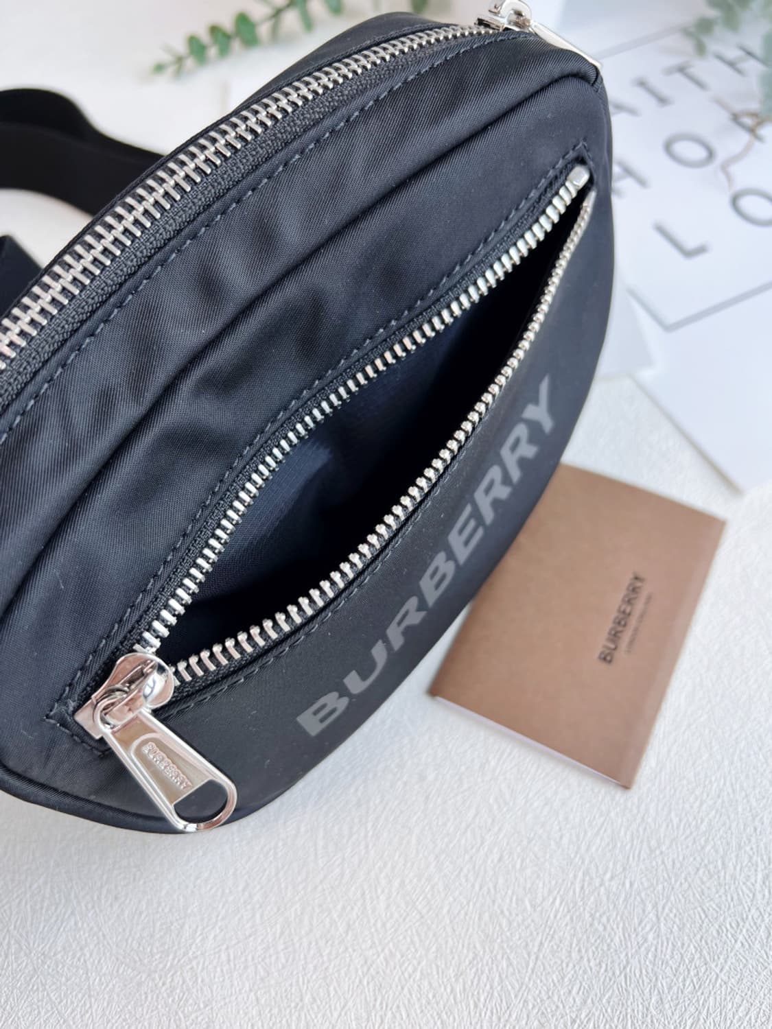 [새상품급] 버버리 캐논 나일론 벨트백 블랙 상품이미지5