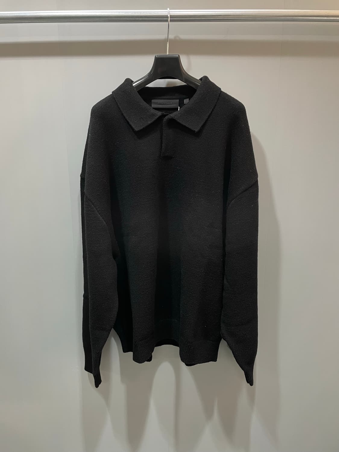(정품/새상품) 에센셜 피어오브갓 남성 제트 블랙 폴로 카라 니트 상품이미지1