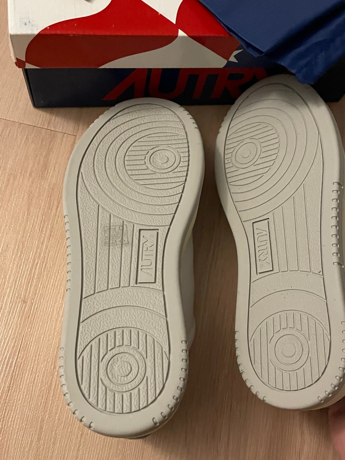 오트리 메달리스트 스니커즈 41 42 상품이미지3