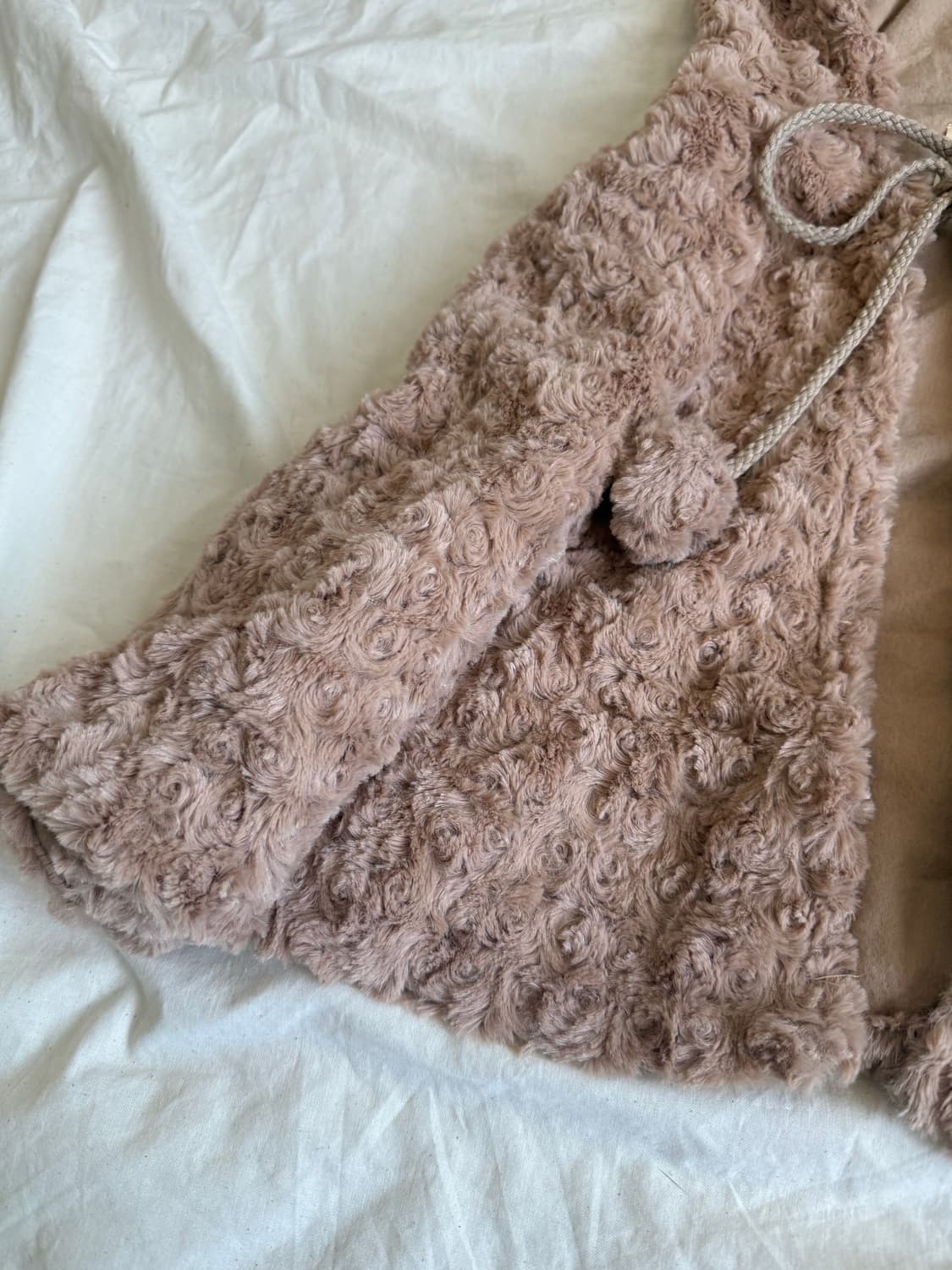 모카라떼 브라운 폼폼이 케이프 상품이미지3