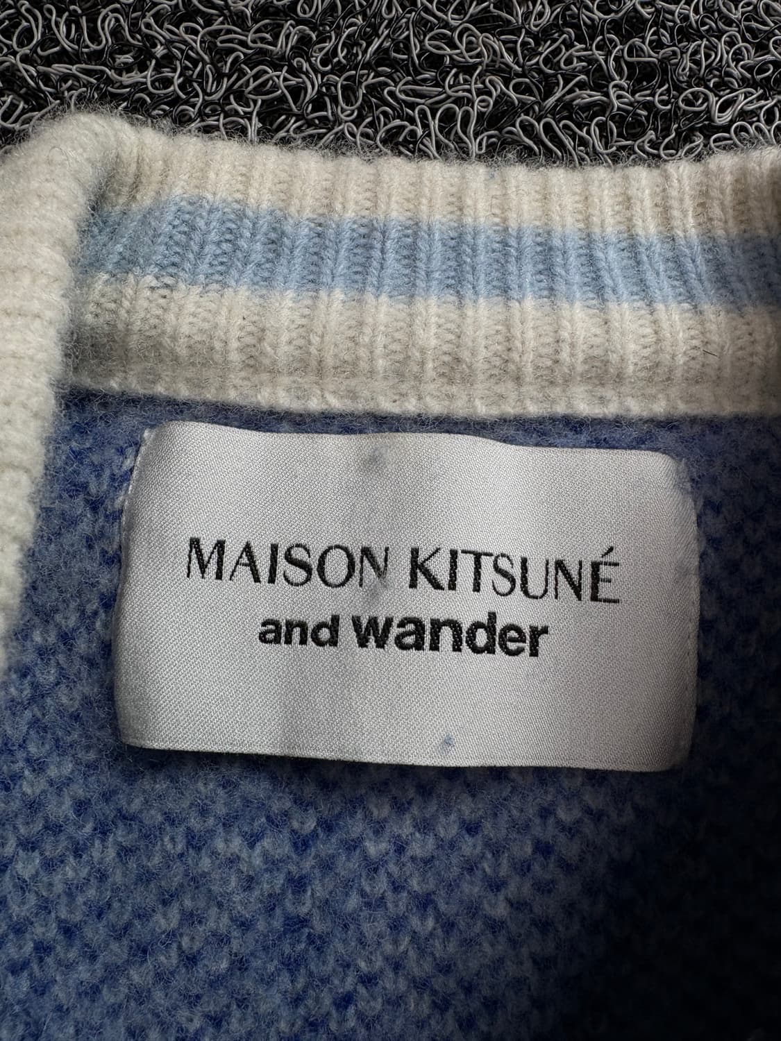 메종키츠네 X 앤드원더 빅로고 스웨터 풀오버 화이트 2294 상품이미지4